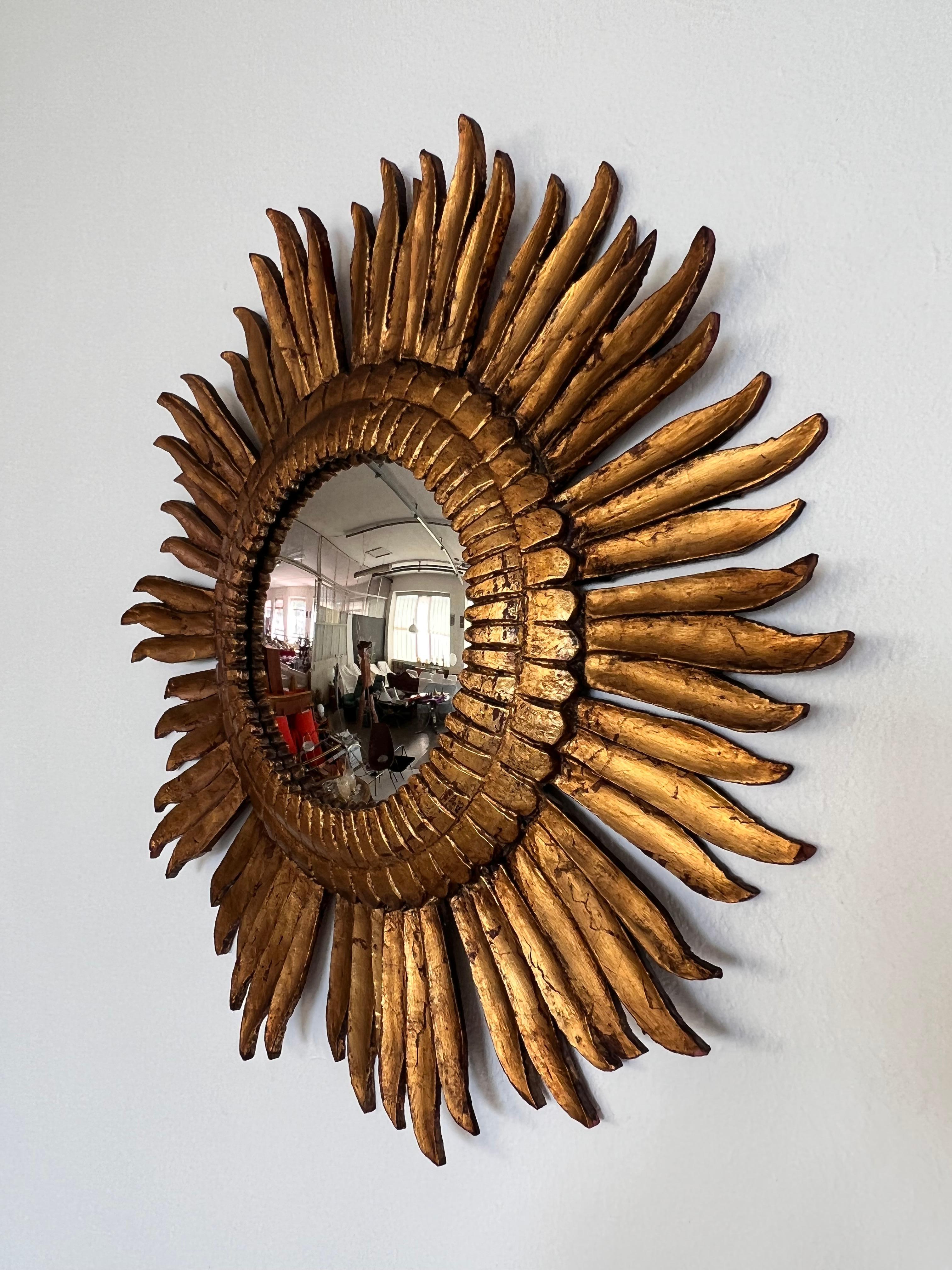 Midcentury Italian Sunburst Giltwood Mirror with Concave Mirror Glass For Sale 8