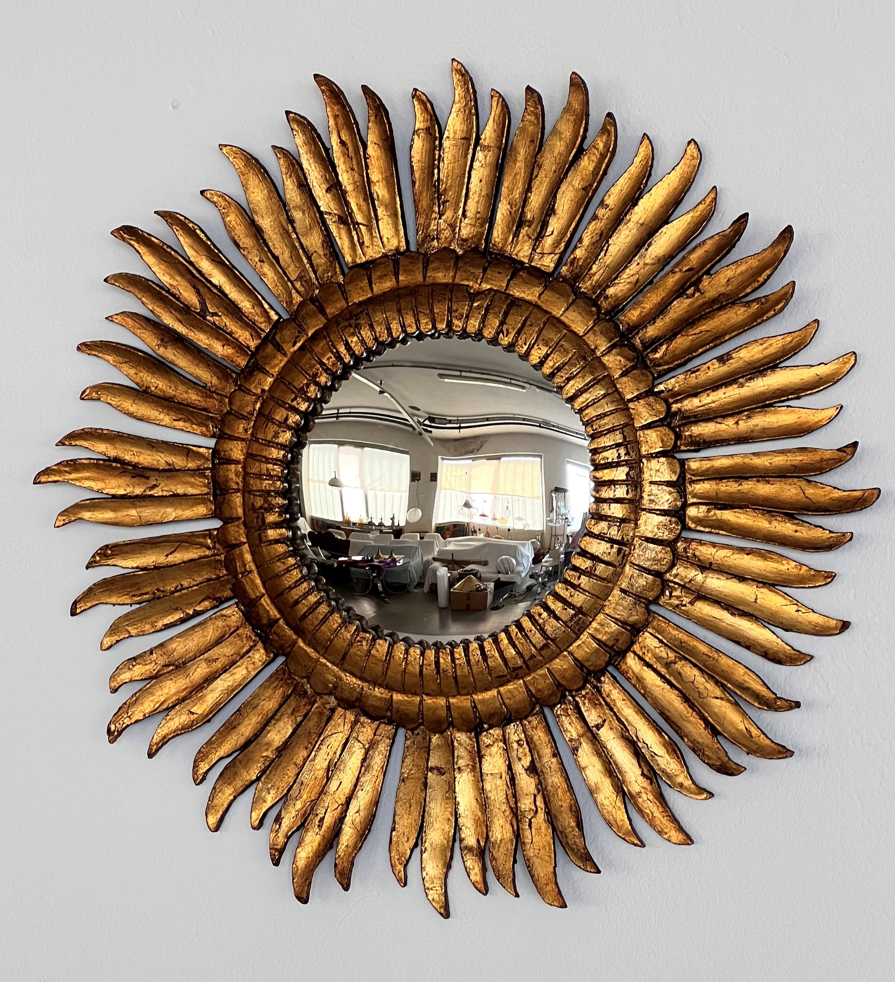 Midcentury Italian Sunburst Giltwood Mirror with Concave Mirror Glass For Sale 12