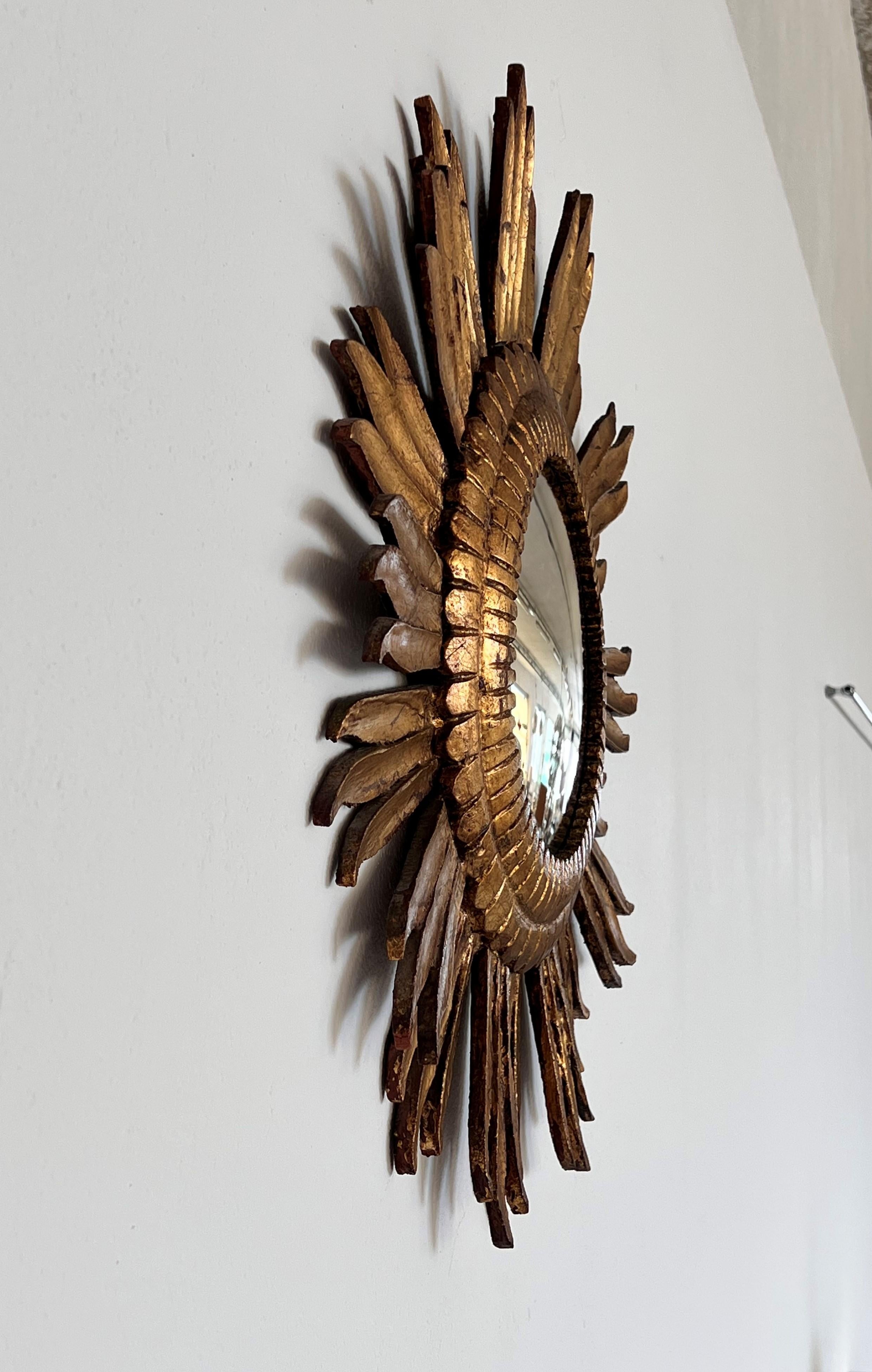 Miroir italien du milieu du siècle en bois doré Sunburst avec miroir concave en vente 1