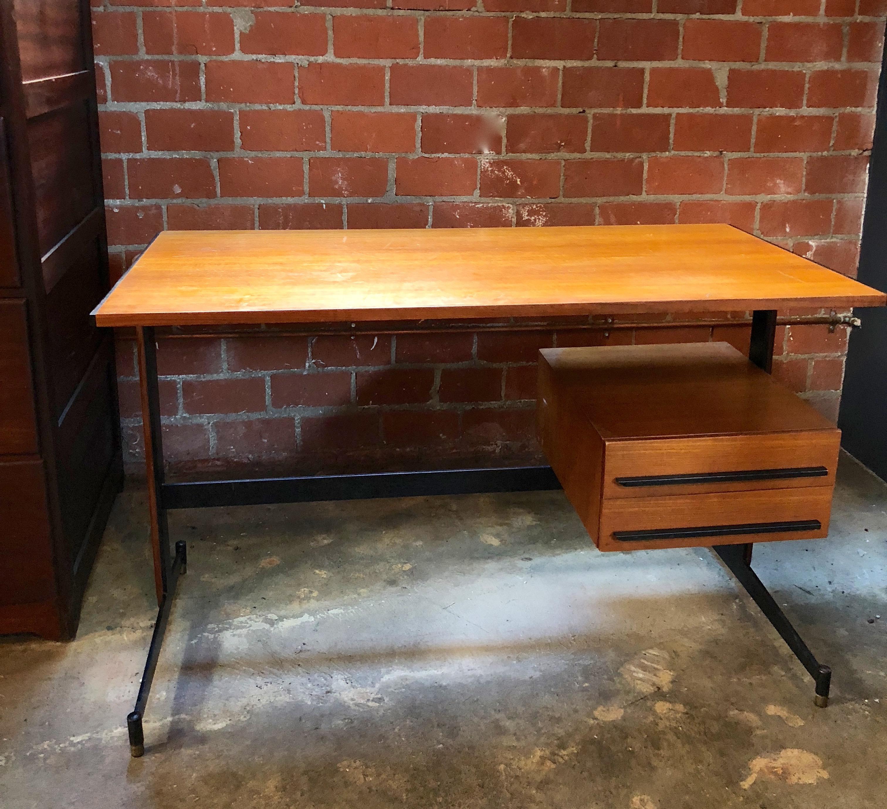 Midcentury Italian teak writing desk, 1950s.
The table features an iron structure with brass ends.
The piece is fully restored and in very good conditions.