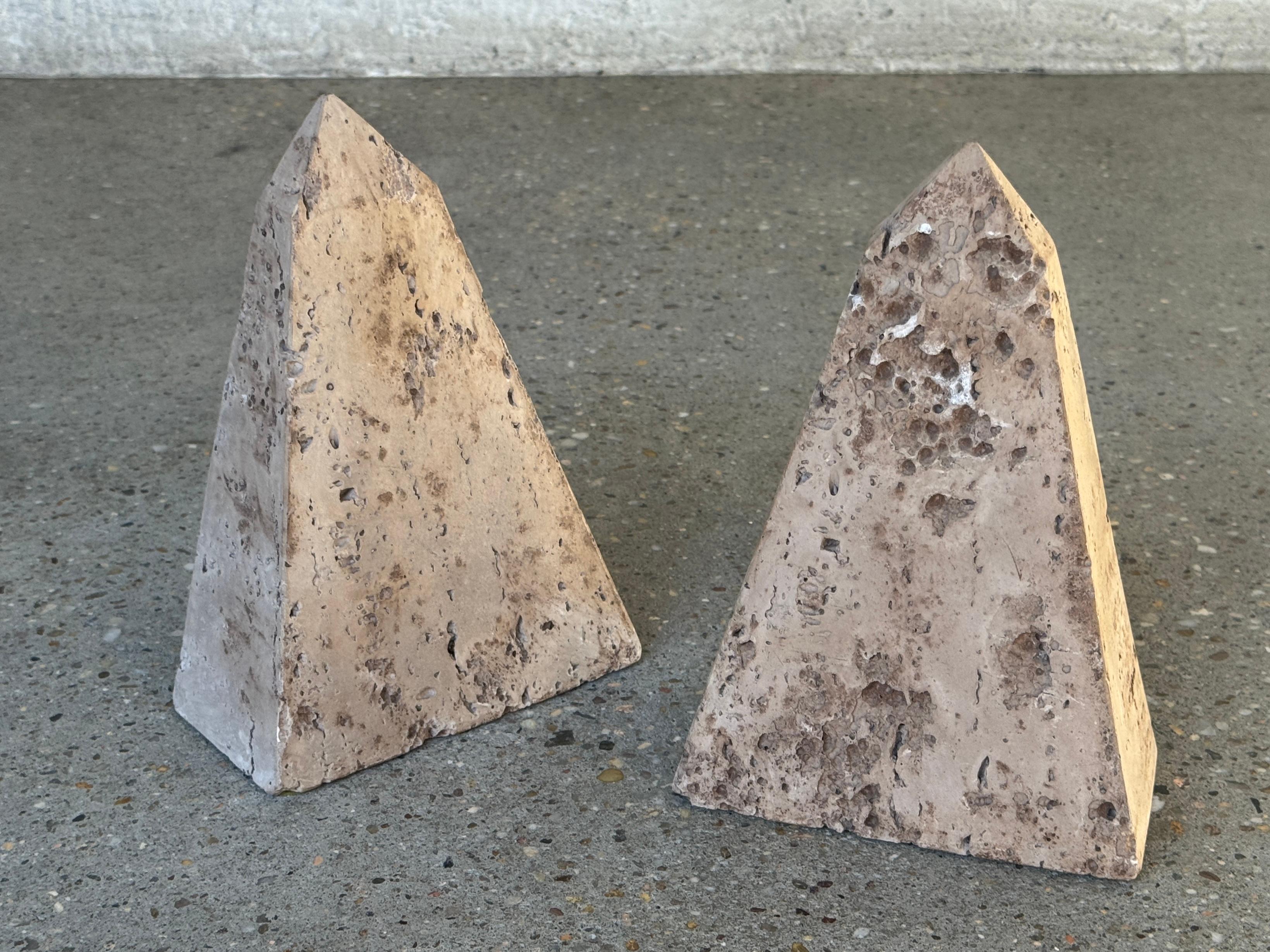 Italienische Travertin-Buchstützen aus der Jahrhundertmitte im Angebot 7