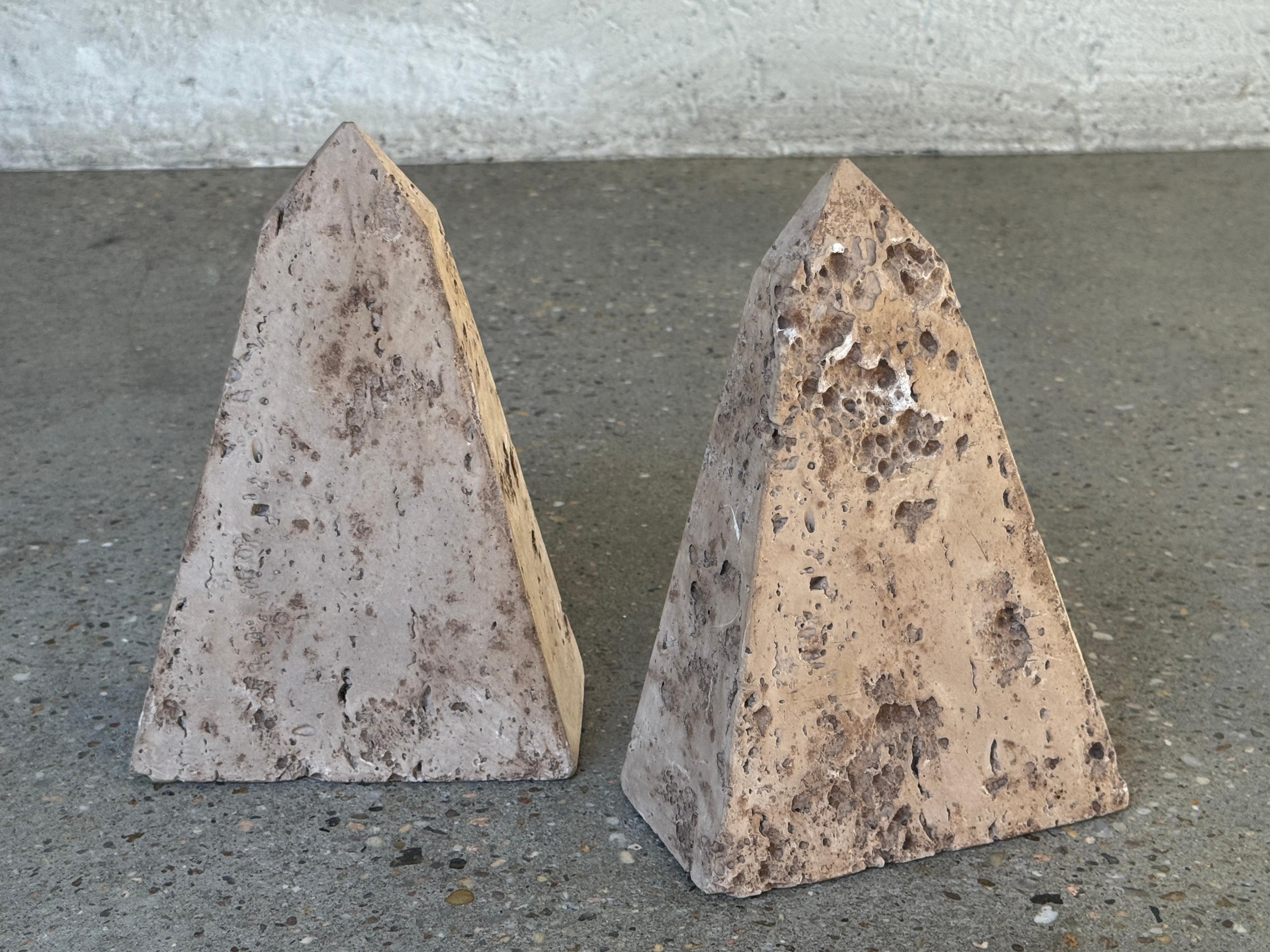 Italienische Travertin-Buchstützen aus der Jahrhundertmitte im Angebot 8