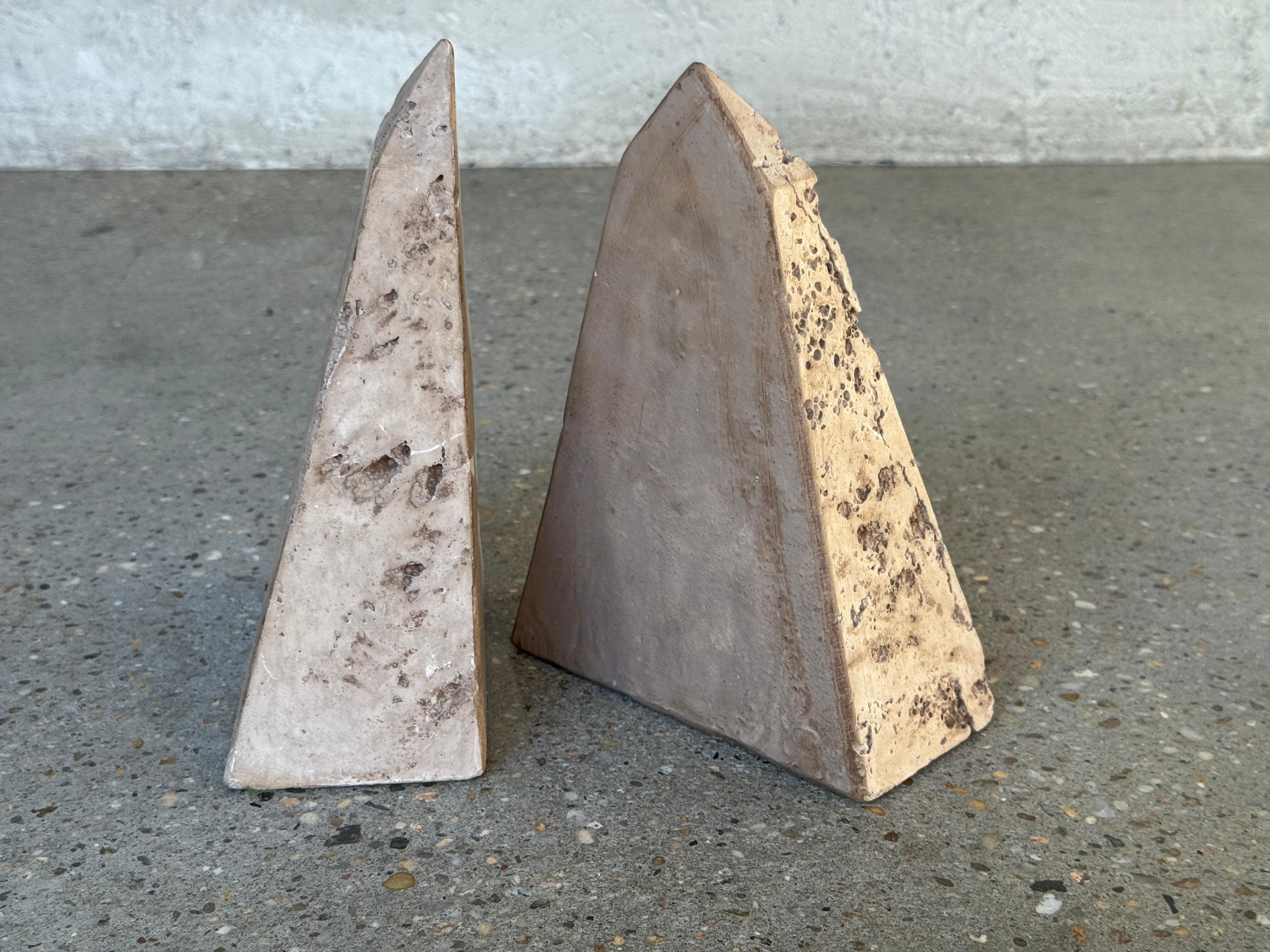 Italienische Travertin-Buchstützen aus der Jahrhundertmitte im Angebot 9