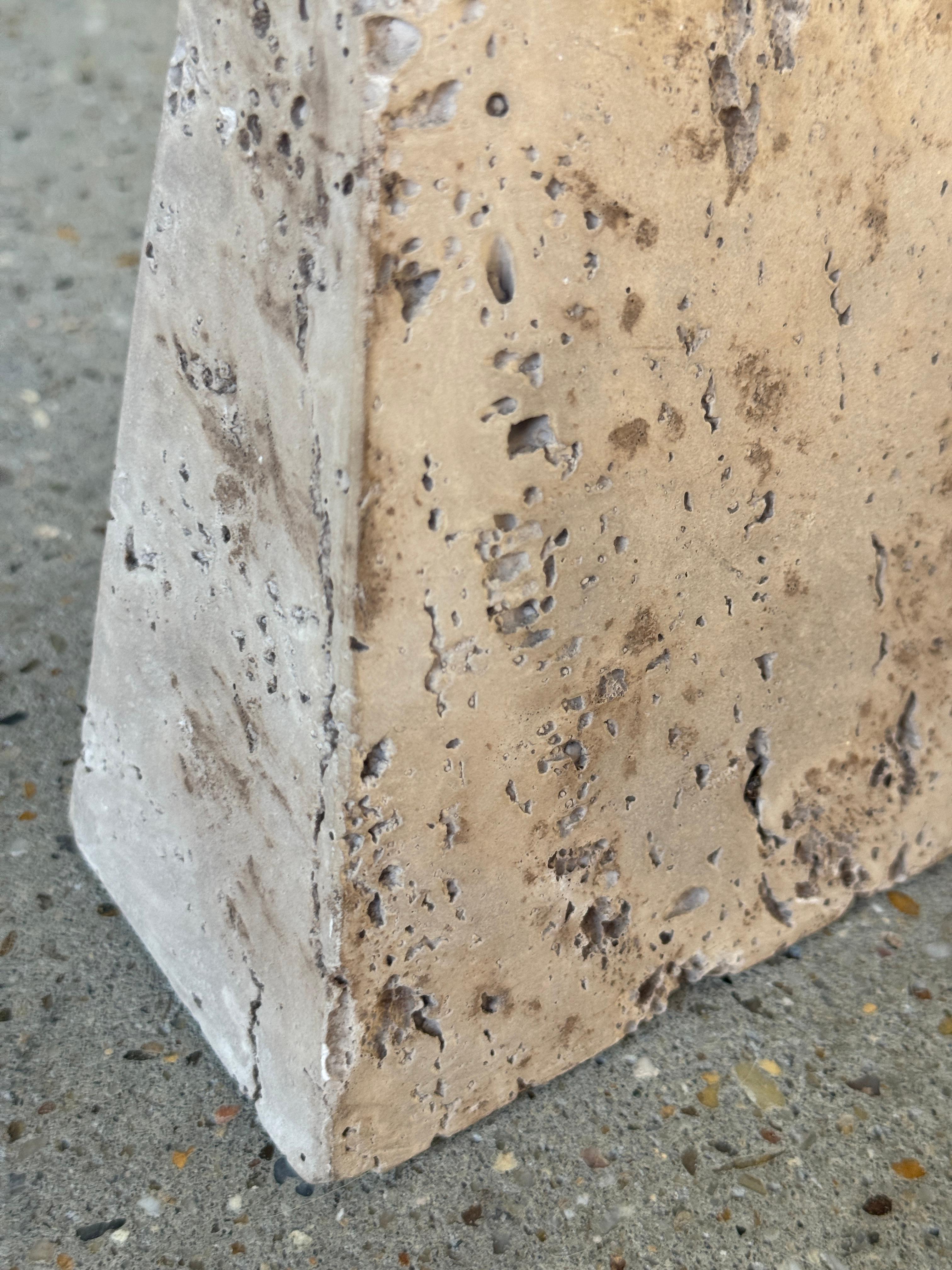 Italienische Travertin-Buchstützen aus der Jahrhundertmitte im Angebot 2