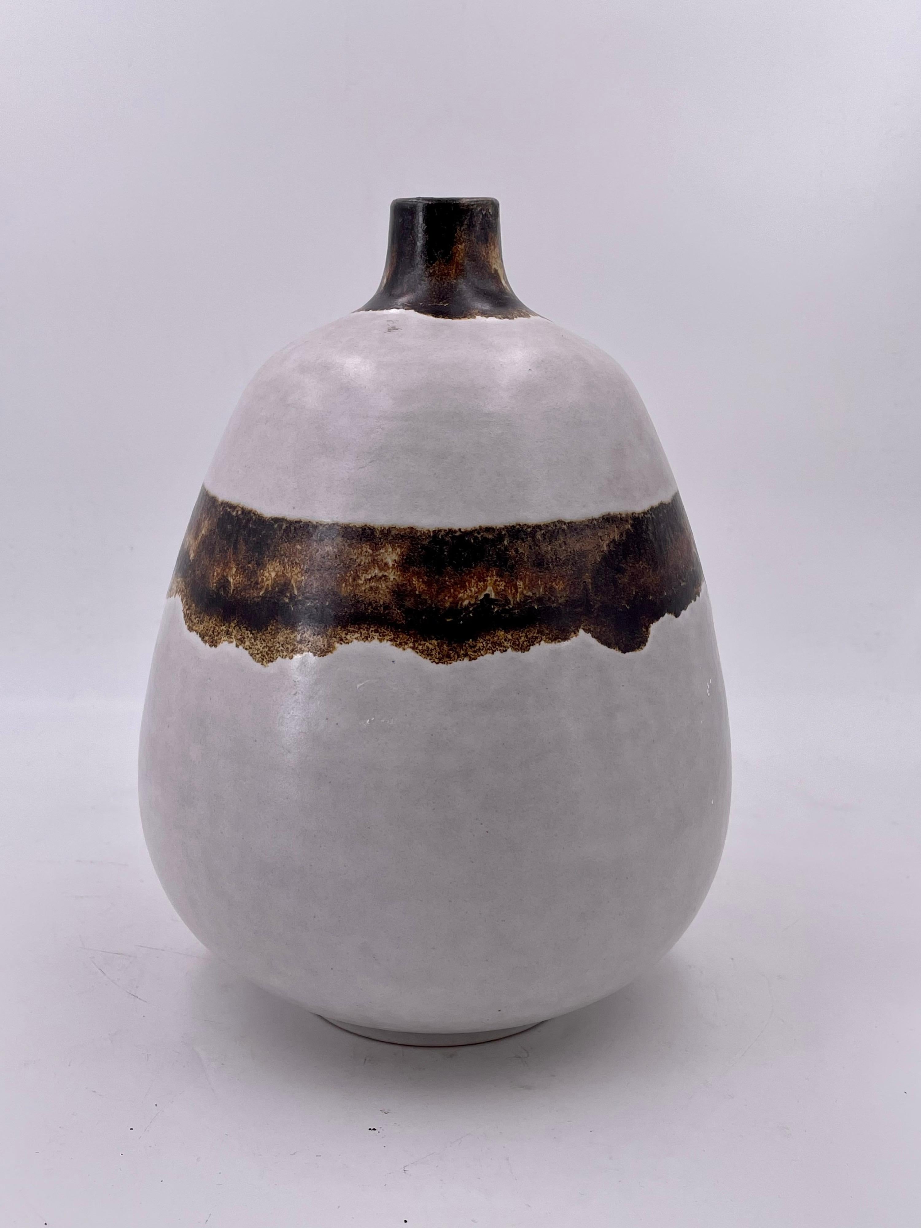 Beautiful glaze, brown and grey color combination on this vase by Bitossi for Raymor Imports, circa 1960s. The piece is quite unique and was made in Italy; great decor piece for any Mid-Century Modern setting.