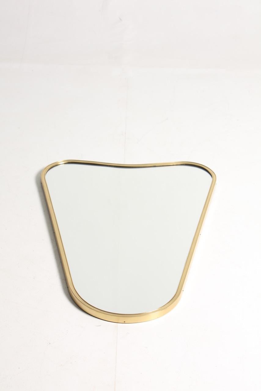 Midcentury Italian Wall Mirror in Brass, 1950s In Good Condition For Sale In Lejre, DK