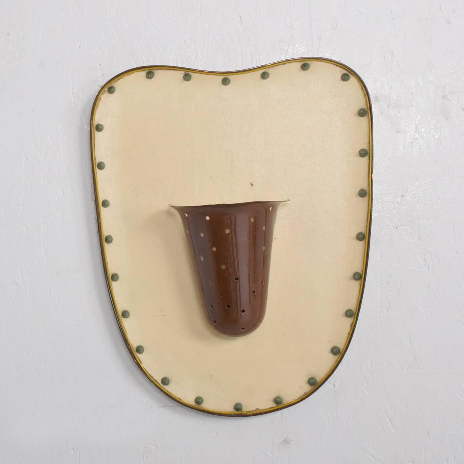 Mid-20th Century Midcentury Italian Wall Scone in Brass and Leather, 1950s, Paolo Buffa Style