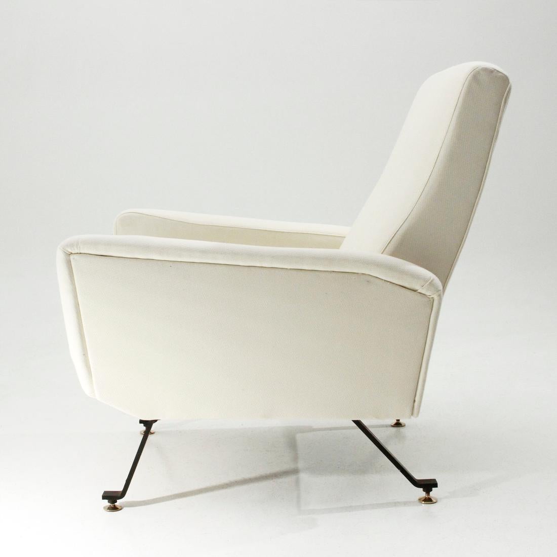 Midcentury Italian White Fabric Italian Armchair, 1950s In Good Condition In Savona, IT