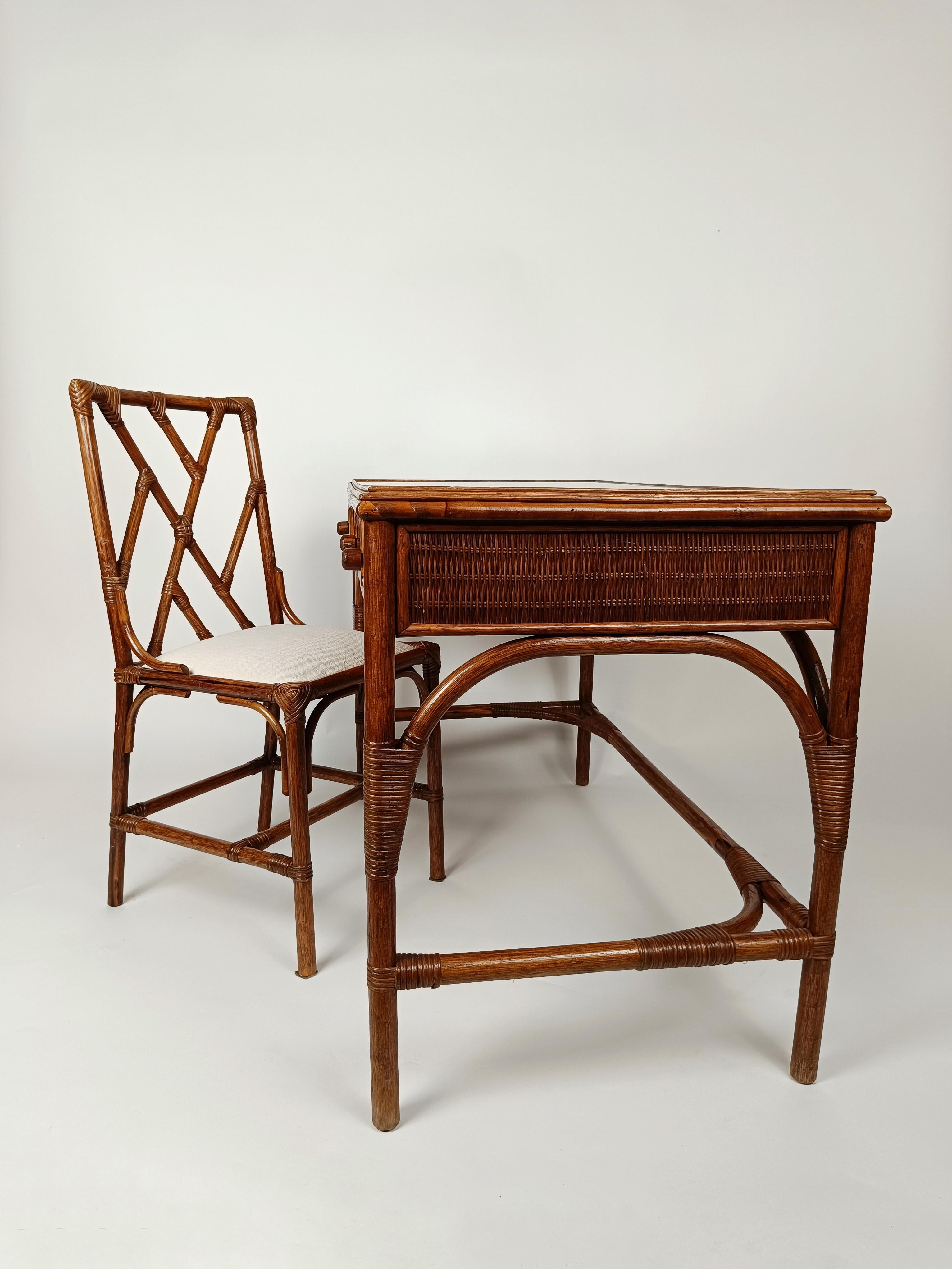 Chinese Chippendale Midcentury Italian Writing Desk with Drawers and Chair, in Bamboo Cane & Wicker For Sale