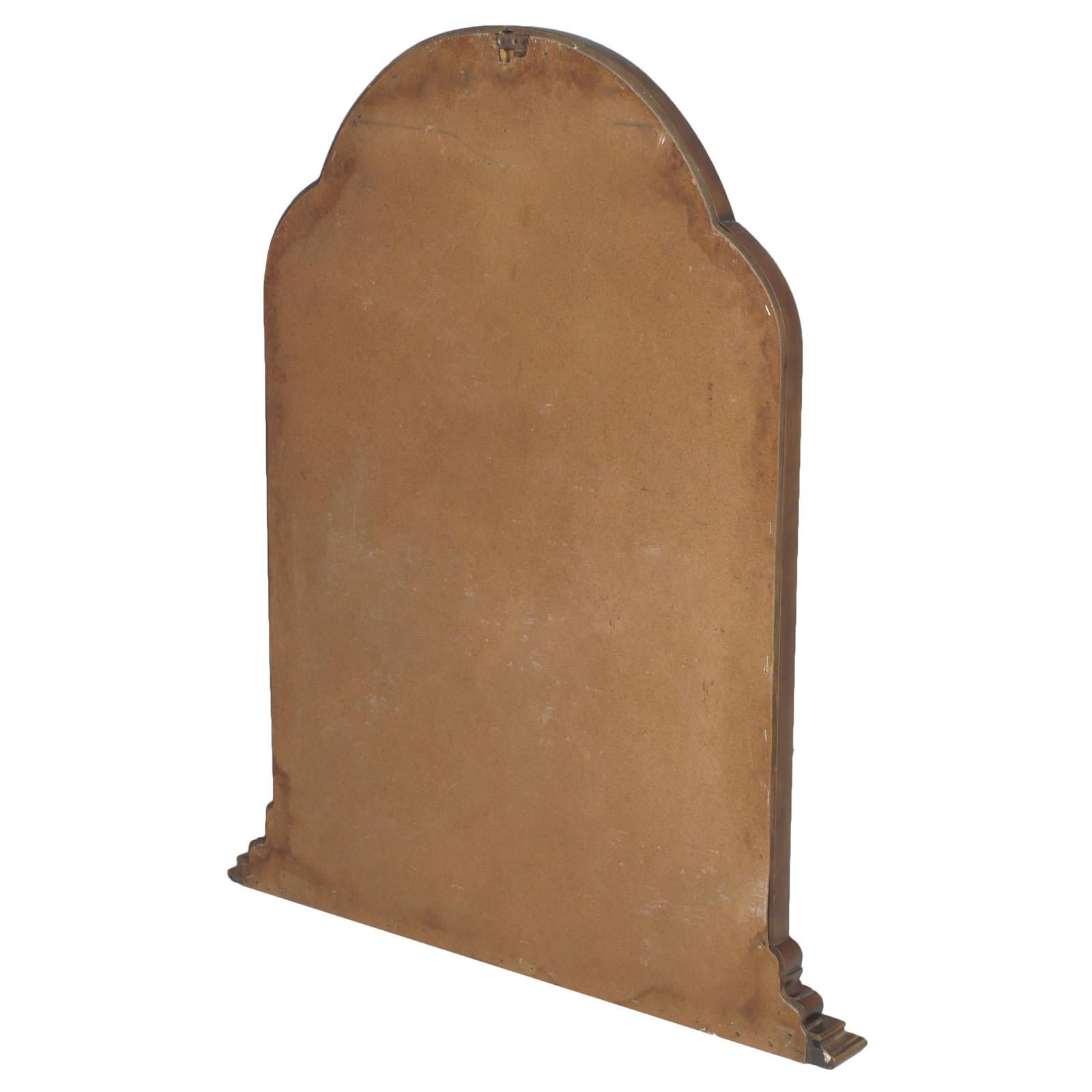Noyer Miroir mural Art déco gothique d'Italie du milieu du siècle, en noyer sculpté et incrusté en vente