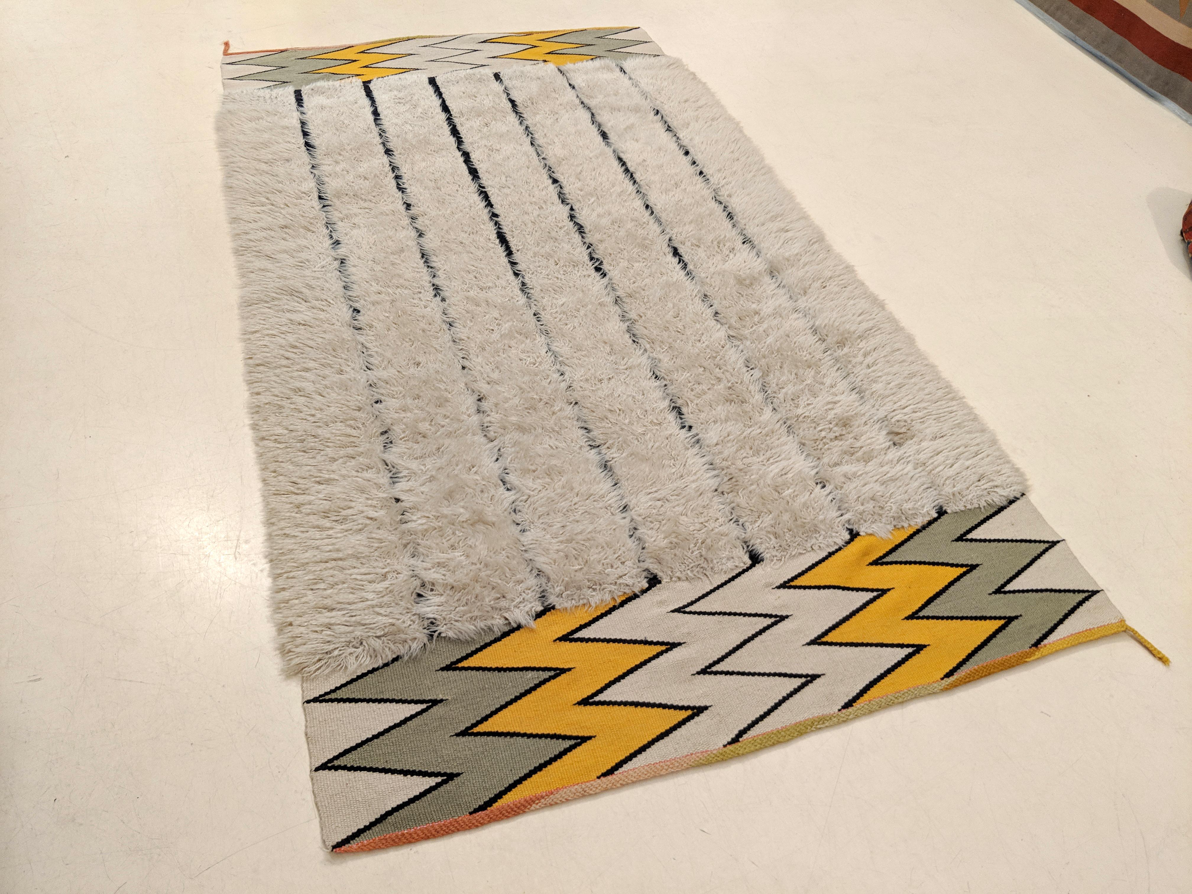 Elfenbeinfarbener/schwarzer skandinavischer modernistischer Teppich aus der Mitte des Jahrhunderts (Handgeknüpft) im Angebot