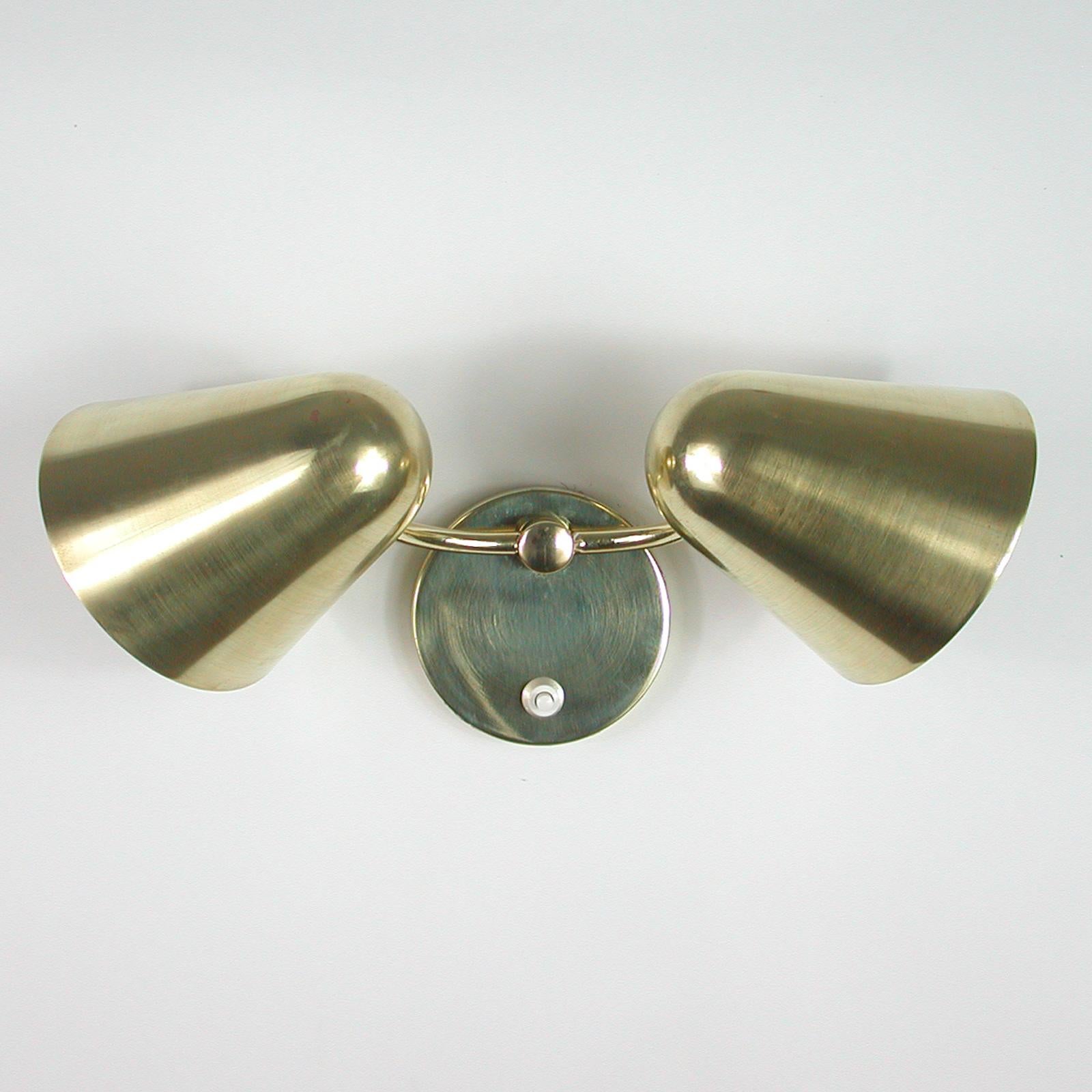 Midcentury Jacques Biny Double Cone Brass Wall Light, 1950s In Good Condition In NUEMBRECHT, NRW