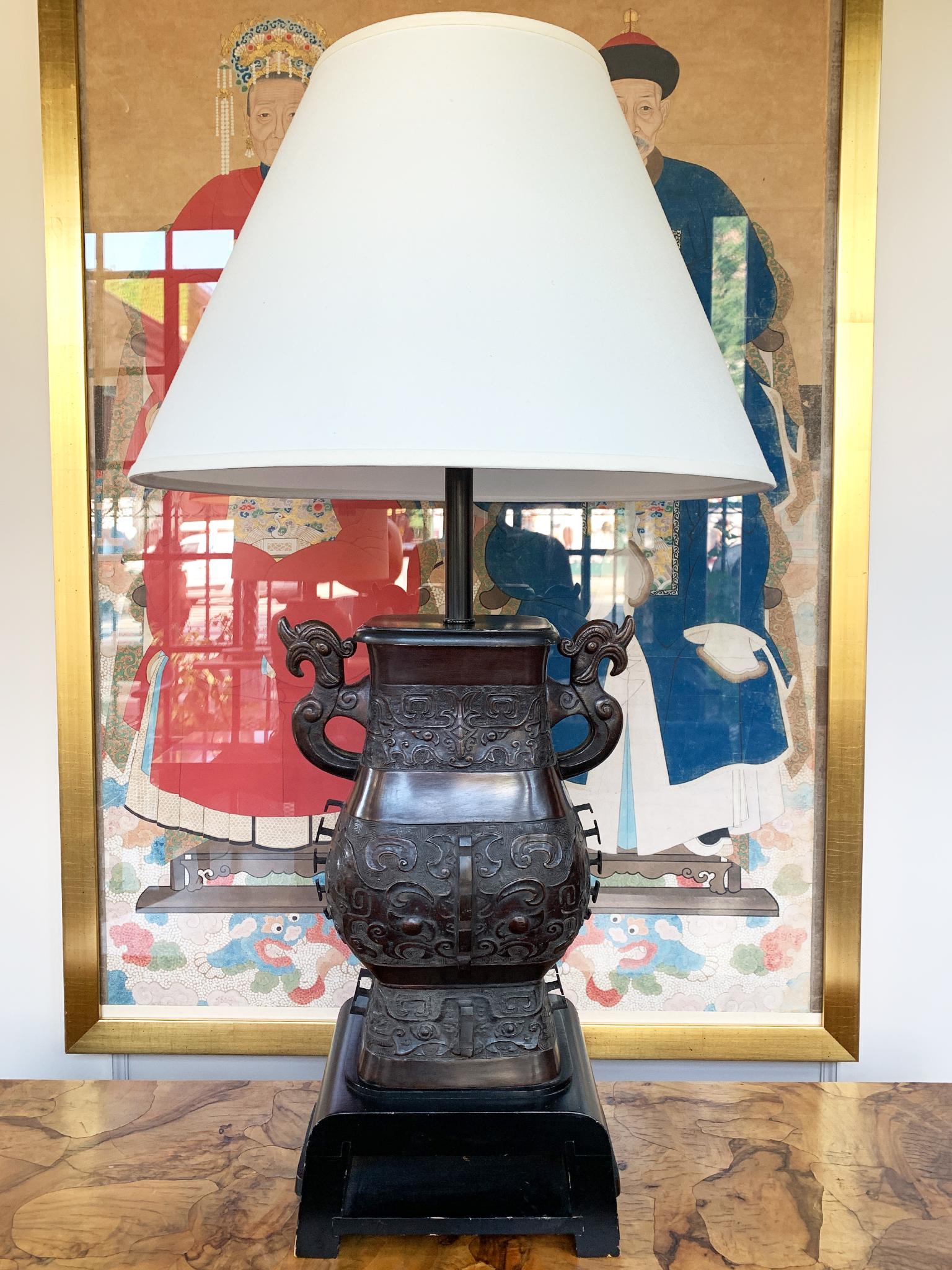 Bronze Lampe de table James Mont mi-siècle moderne en vente