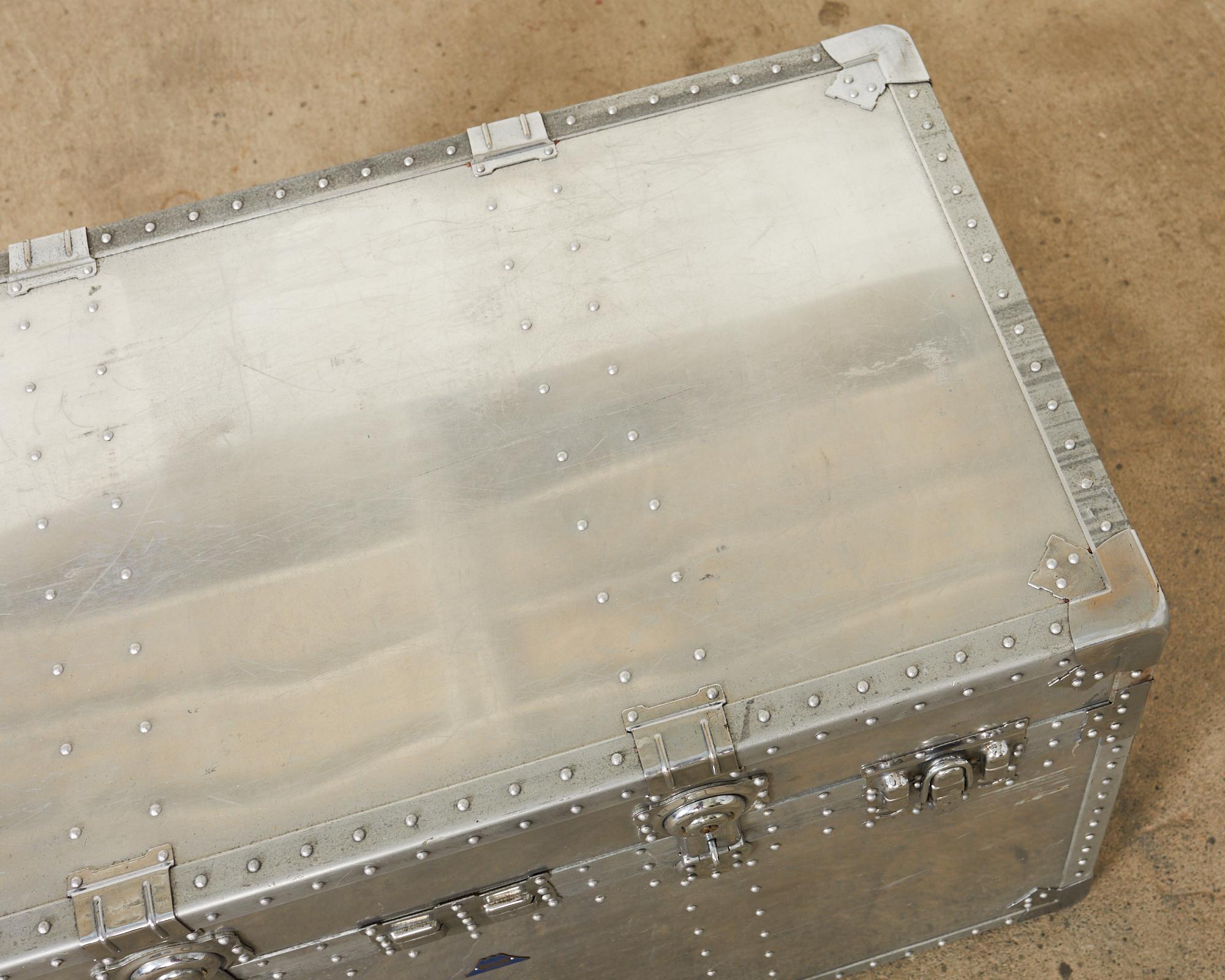 Japanische Reisekoffer aus Aluminiumdampfer aus der Mitte des Jahrhunderts von Kowa im Angebot 4