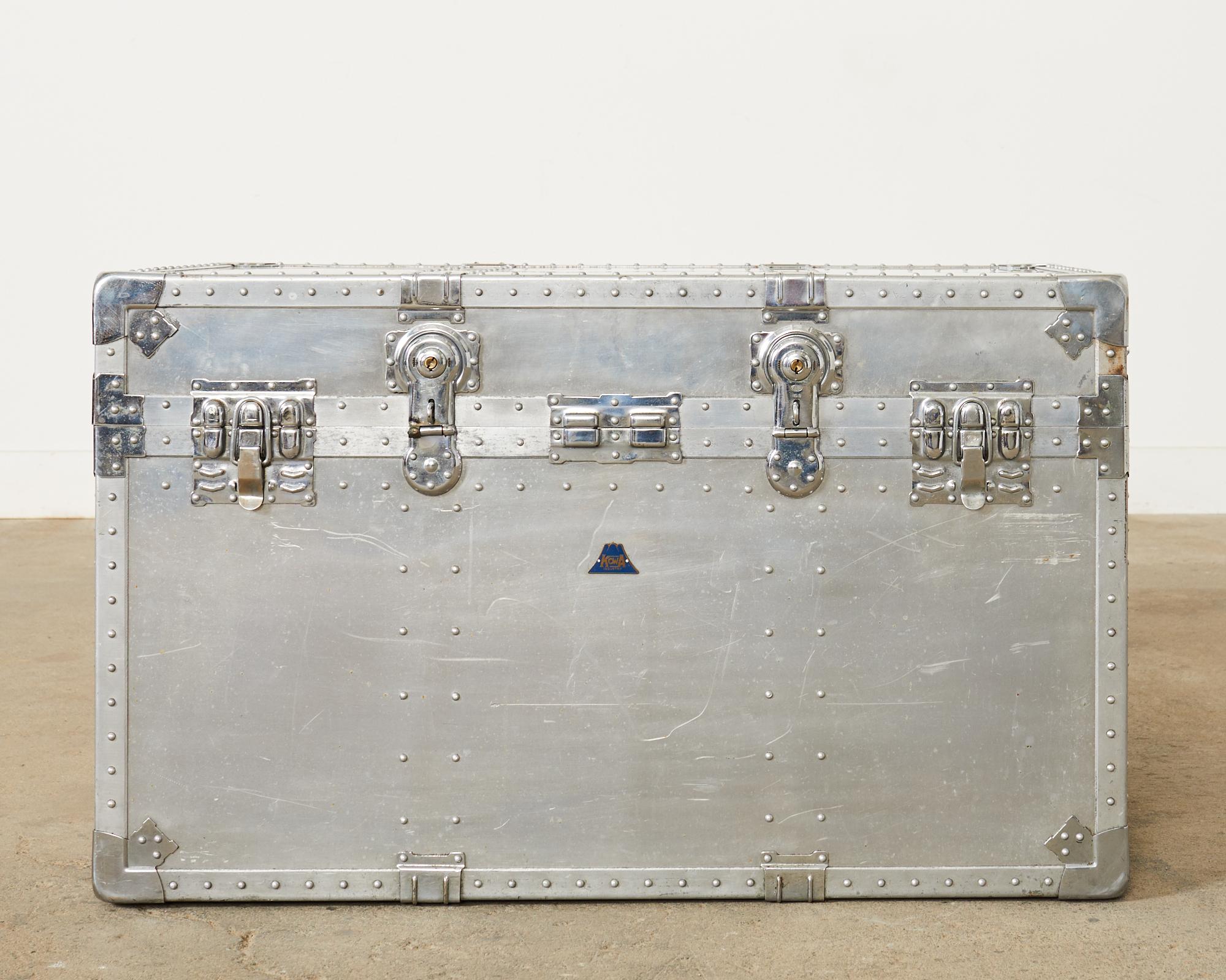 Japanische Reisekoffer aus Aluminiumdampfer aus der Mitte des Jahrhunderts von Kowa (Handgefertigt) im Angebot