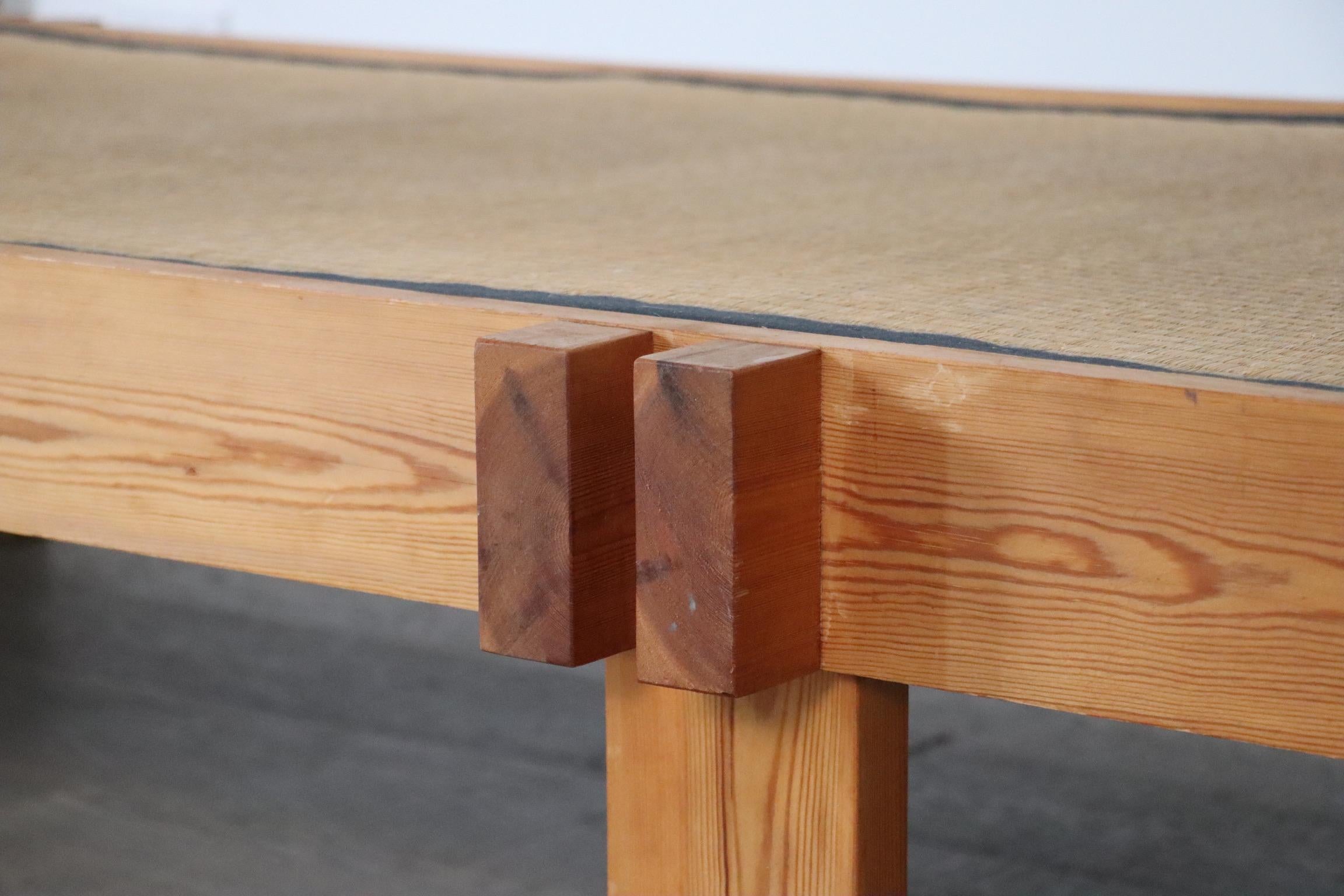 Table basse japonaise du milieu du siècle en bois et jonc de mer, Japon, années 1960 3