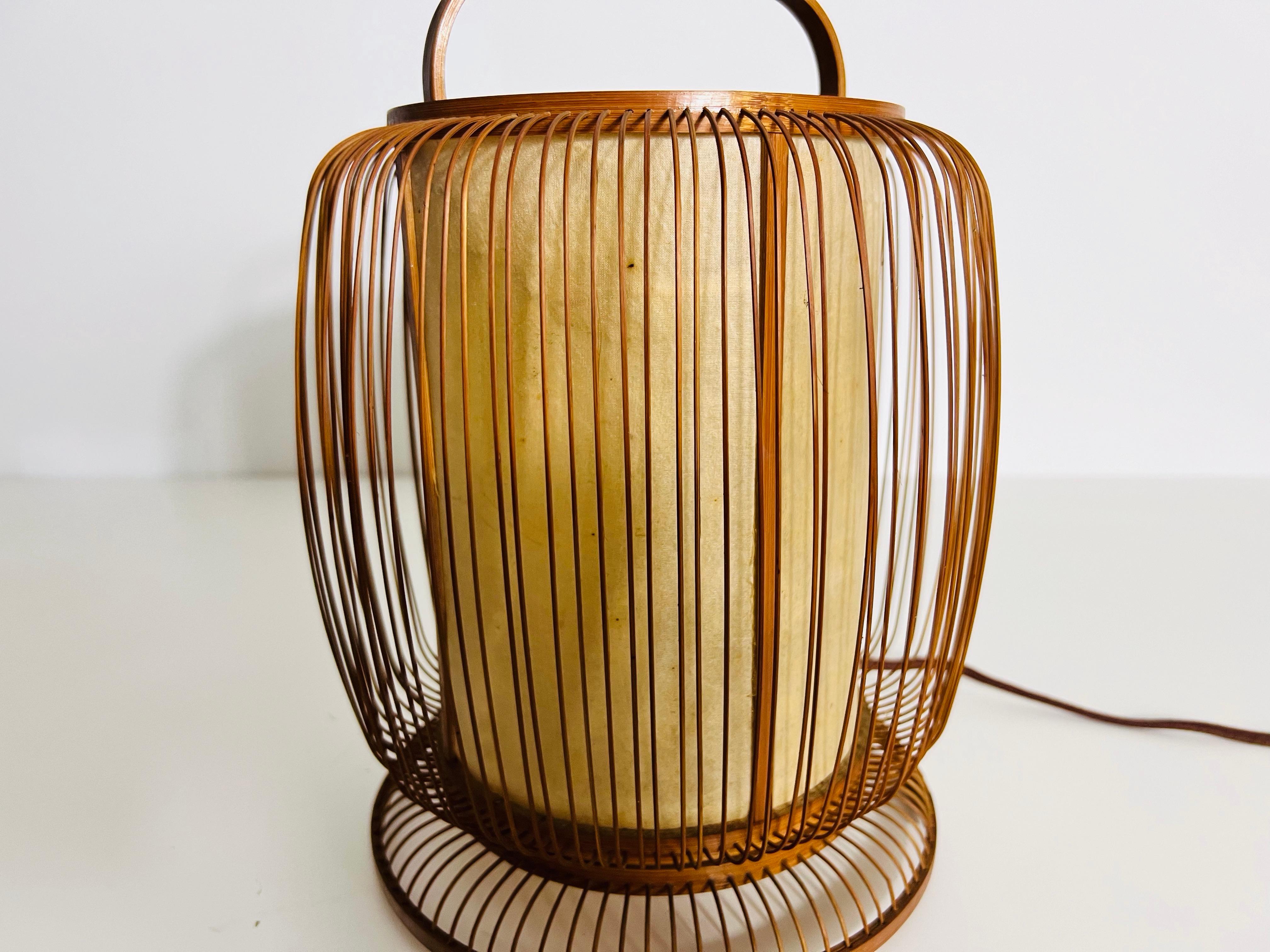 Fin du 20e siècle Lampe de table japonaise en bois du milieu du siècle, circa 1970 en vente