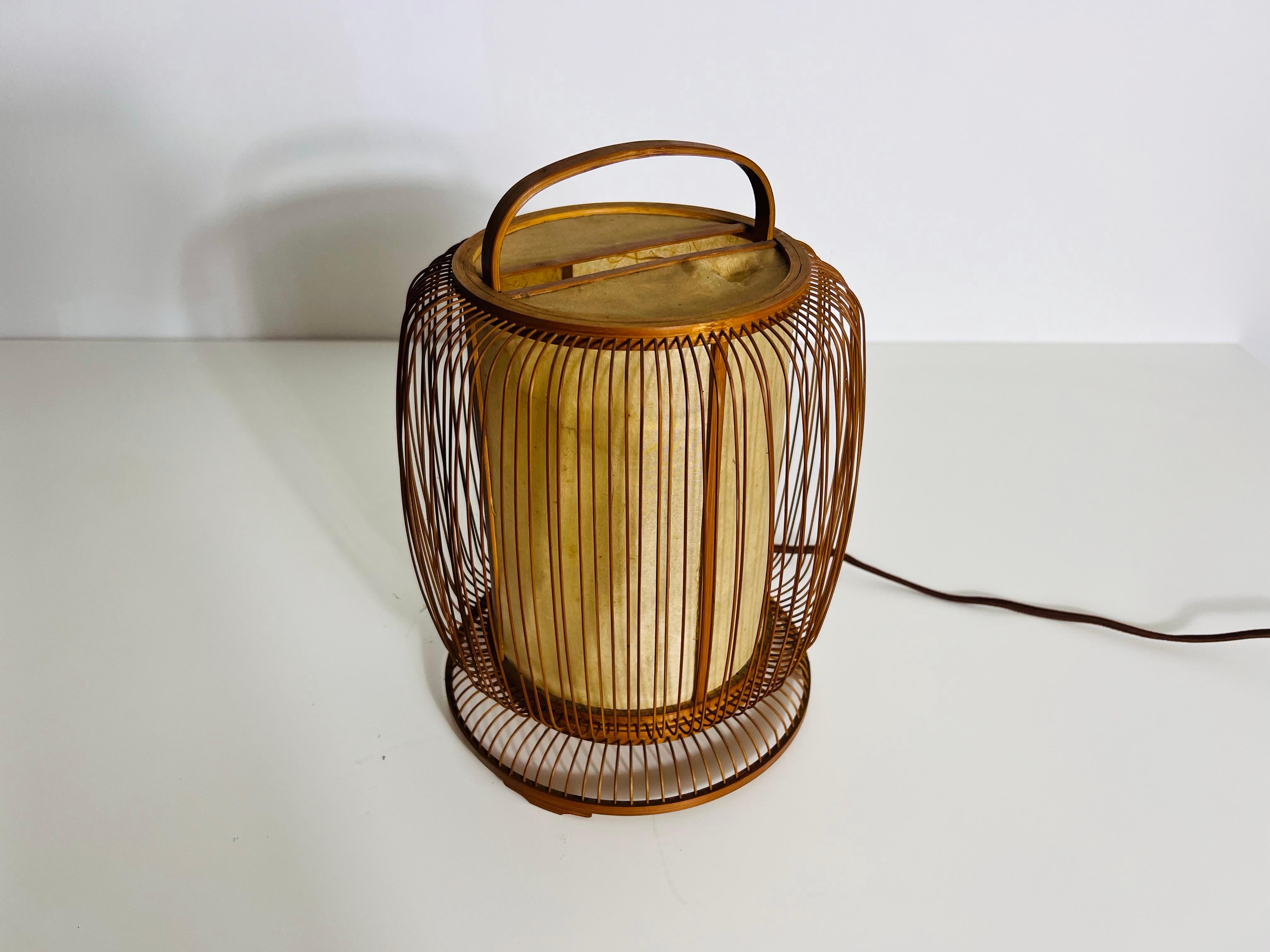 Bambou Lampe de table japonaise en bois du milieu du siècle, circa 1970 en vente