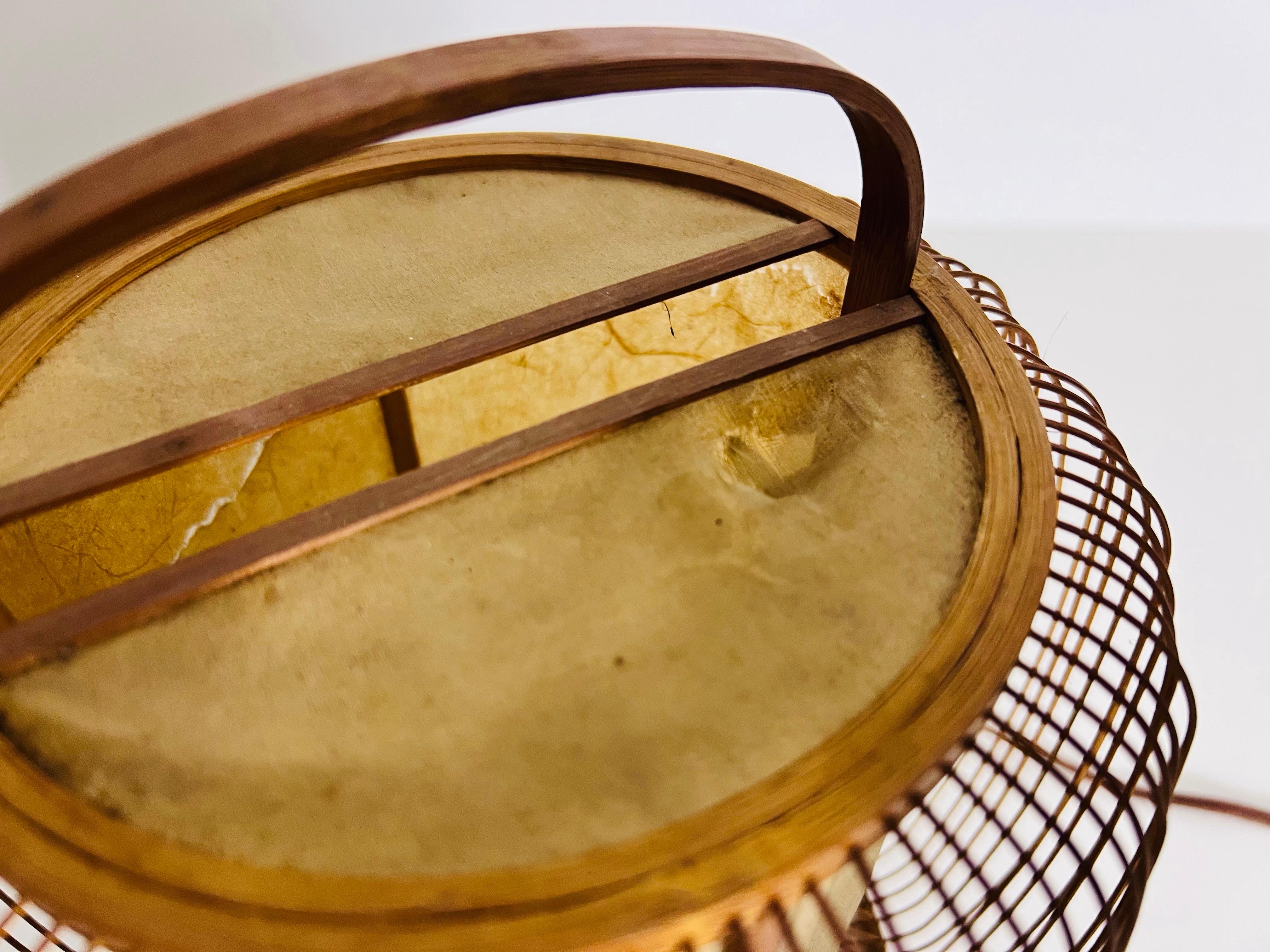 Lampe de table japonaise en bois du milieu du siècle, circa 1970 en vente 2