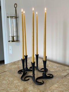 Portacandele scultoreo a forma di S in ferro di Jens Quistgaard per DANSK, metà del secolo scorso