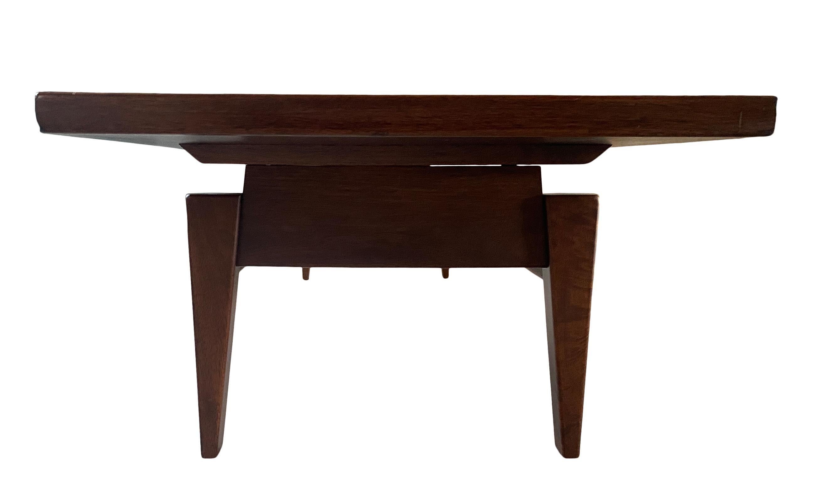 Midcentury Jens Risom Design Walnut Floating Top Coffee Table Bench In Good Condition For Sale In Brooklyn, NY