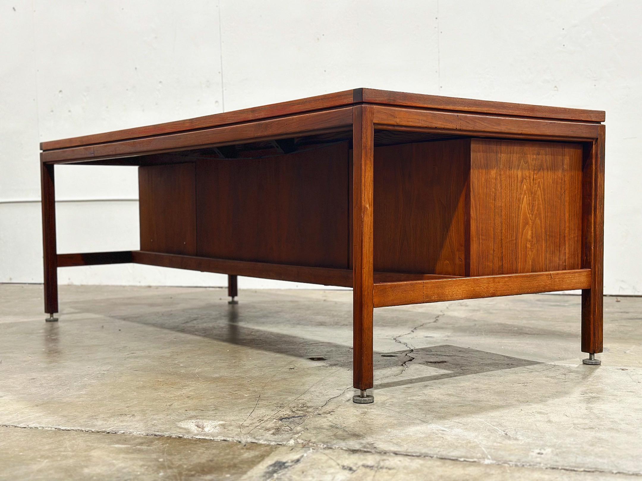 Vintage mid century modern executive desk by Jens Risom, circa 1960s. Manufactured by his firm, Jens Risom Design and produced during the late 1960s / early 1970s. Features five drawers, tow, pull out writing/typing surfaces, solid aluminum