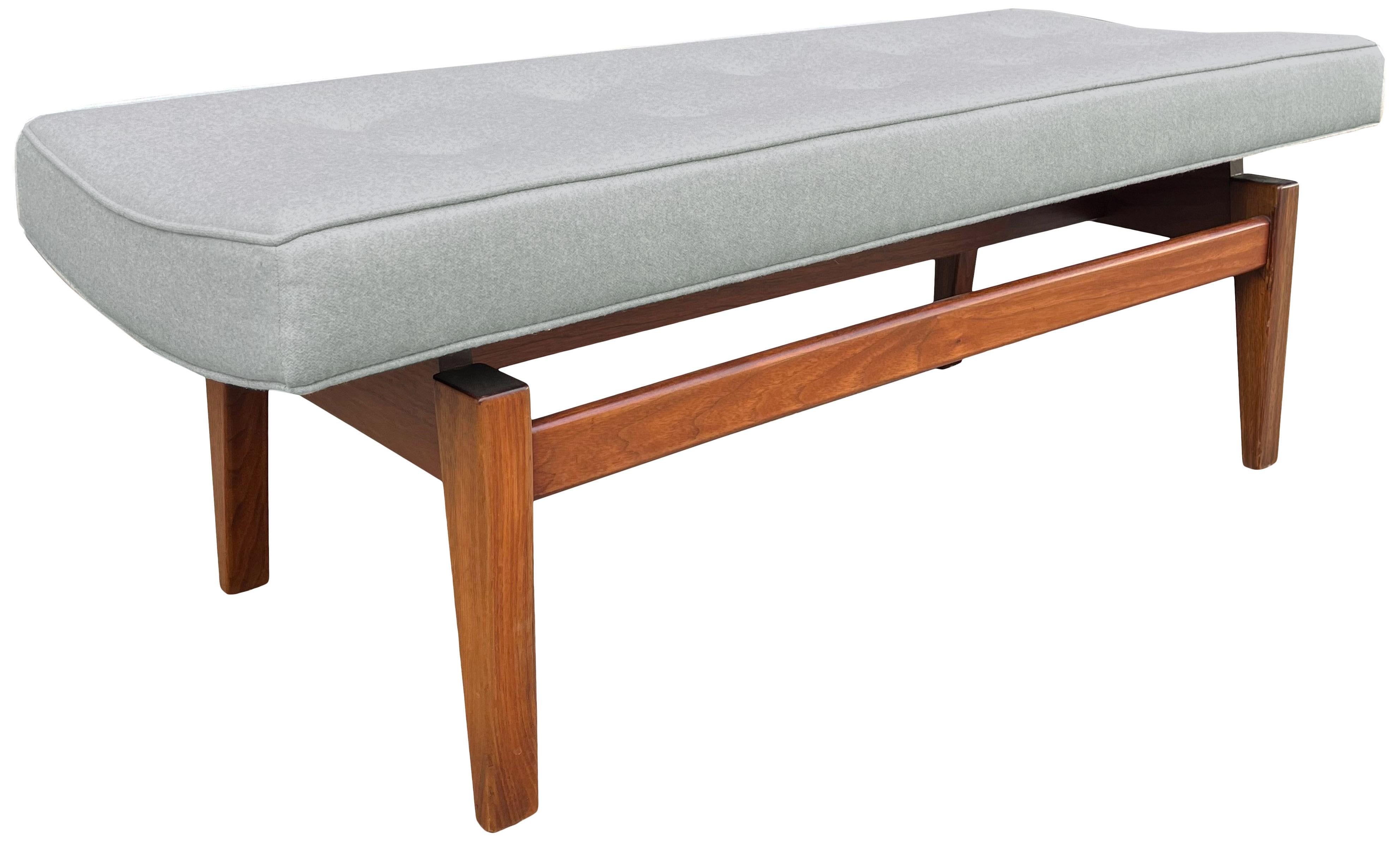  Midcentury Jens Risom U-620 Floating Top Bench In Good Condition In BROOKLYN, NY