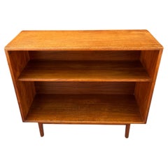 Libreria in legno di noce Jens Risom del Medioevo