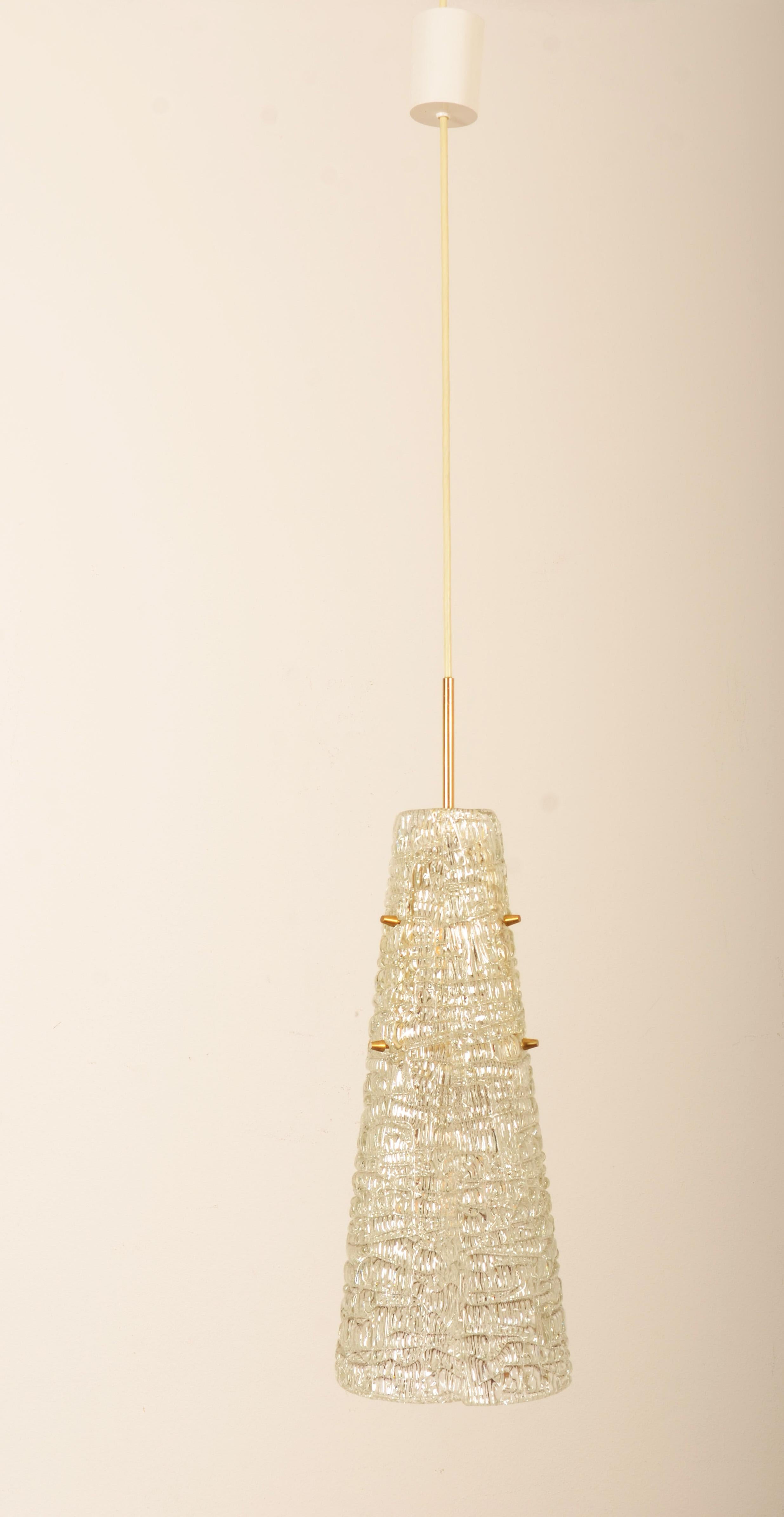 Midcentury J.T. Kalmar Crystal Glass Pendant Lamp In Good Condition For Sale In Vienna, AT