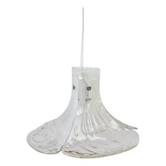 Kalmar 'Flower' Petal Mazzega Pendelleuchte aus weißem Muranoglas, Mitte des Jahrhunderts, 1970er Jahre