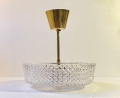 Lámpara colgante Kamenicky Senov de mediados de siglo, cristal y latón, años 60