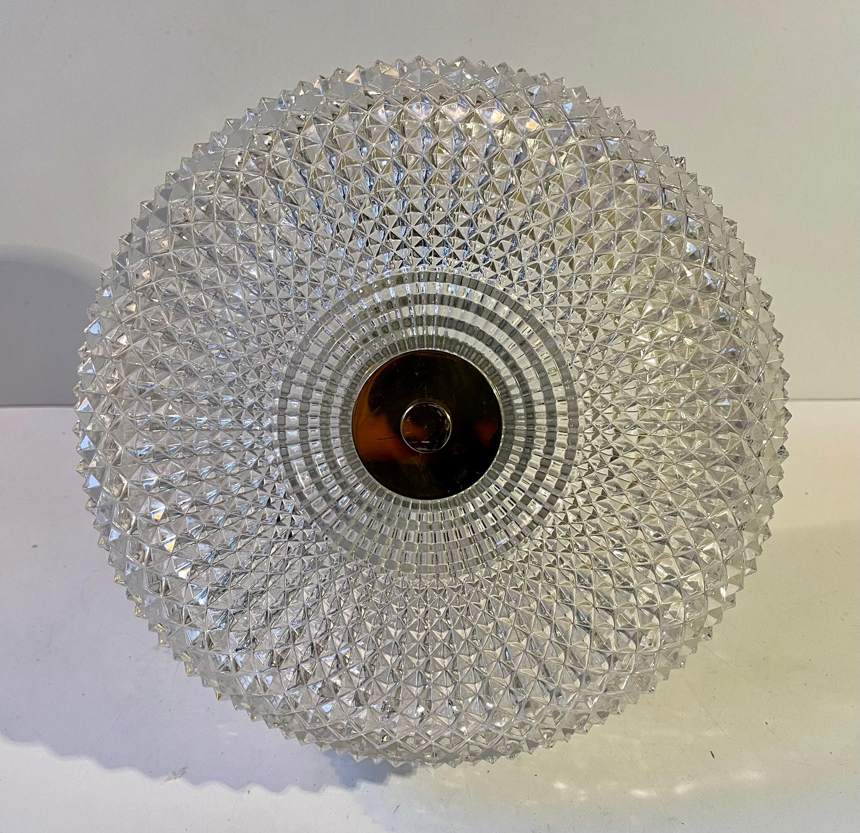 Midcentury Kamenicky Senov Pendant Chandelier in Crystal Glass & Brass, 1960s In Good Condition For Sale In Esbjerg, DK