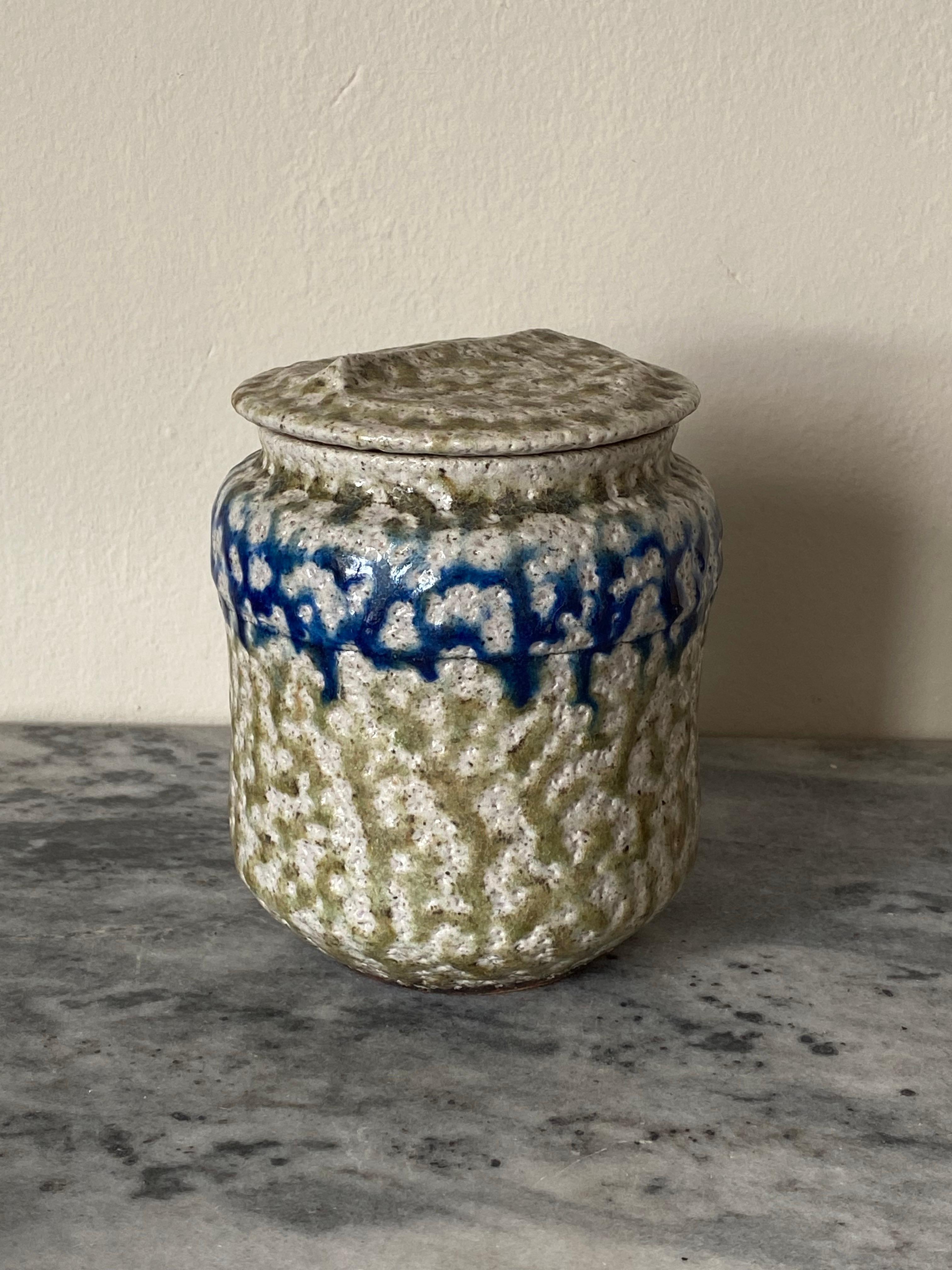 Jarre de poterie en grès émaillé au sel de Karen Karnes du milieu du siècle. en vente 2