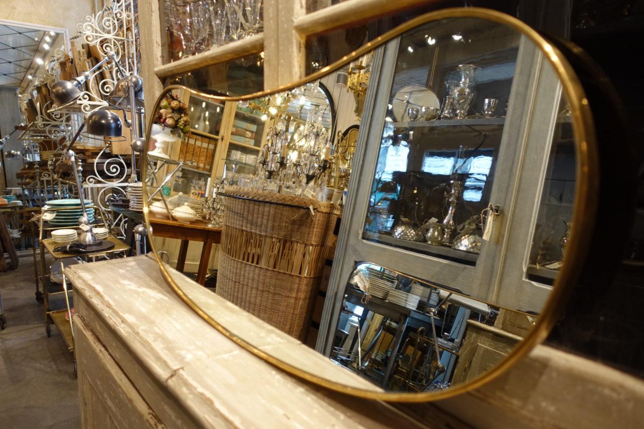 amoeba shaped mirror