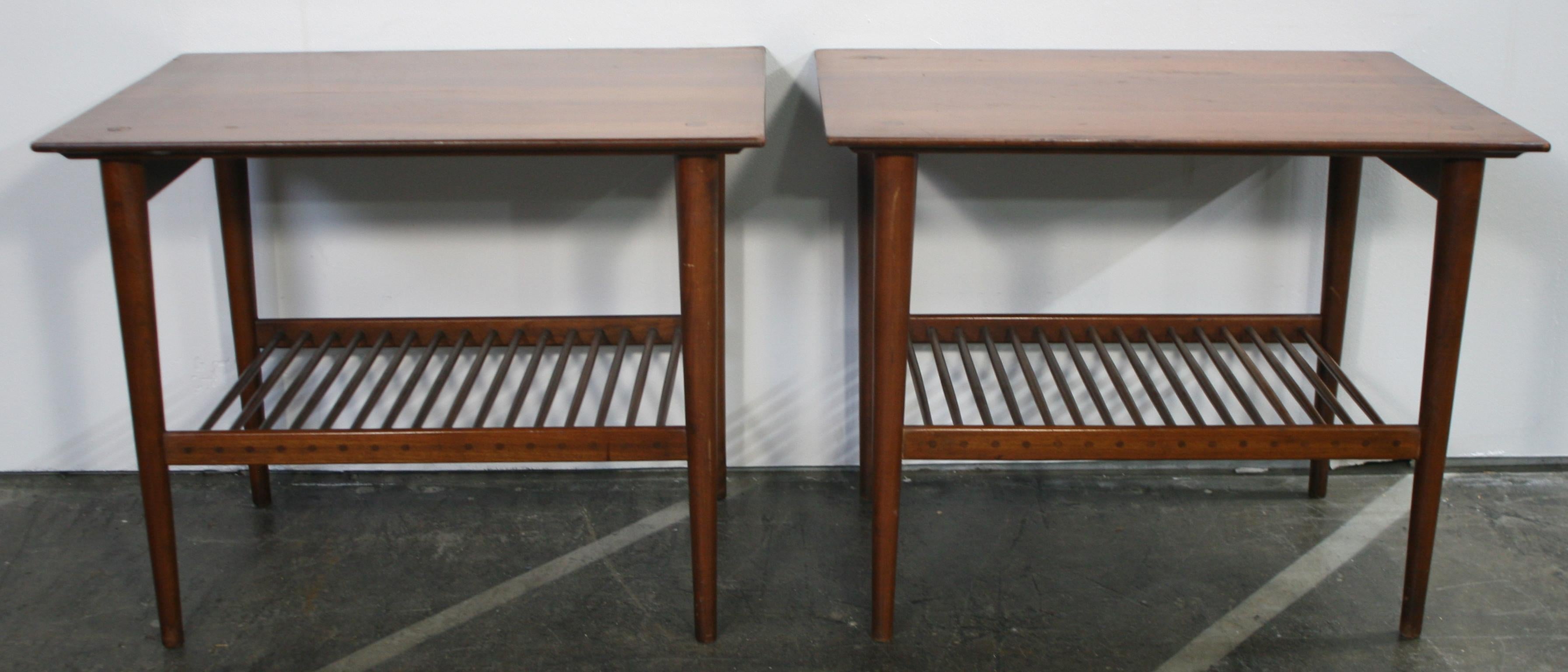 Midcentury Kipp Stewart Walnut Nightstands Side End Tables Dowel Lower Shelf In Good Condition In BROOKLYN, NY