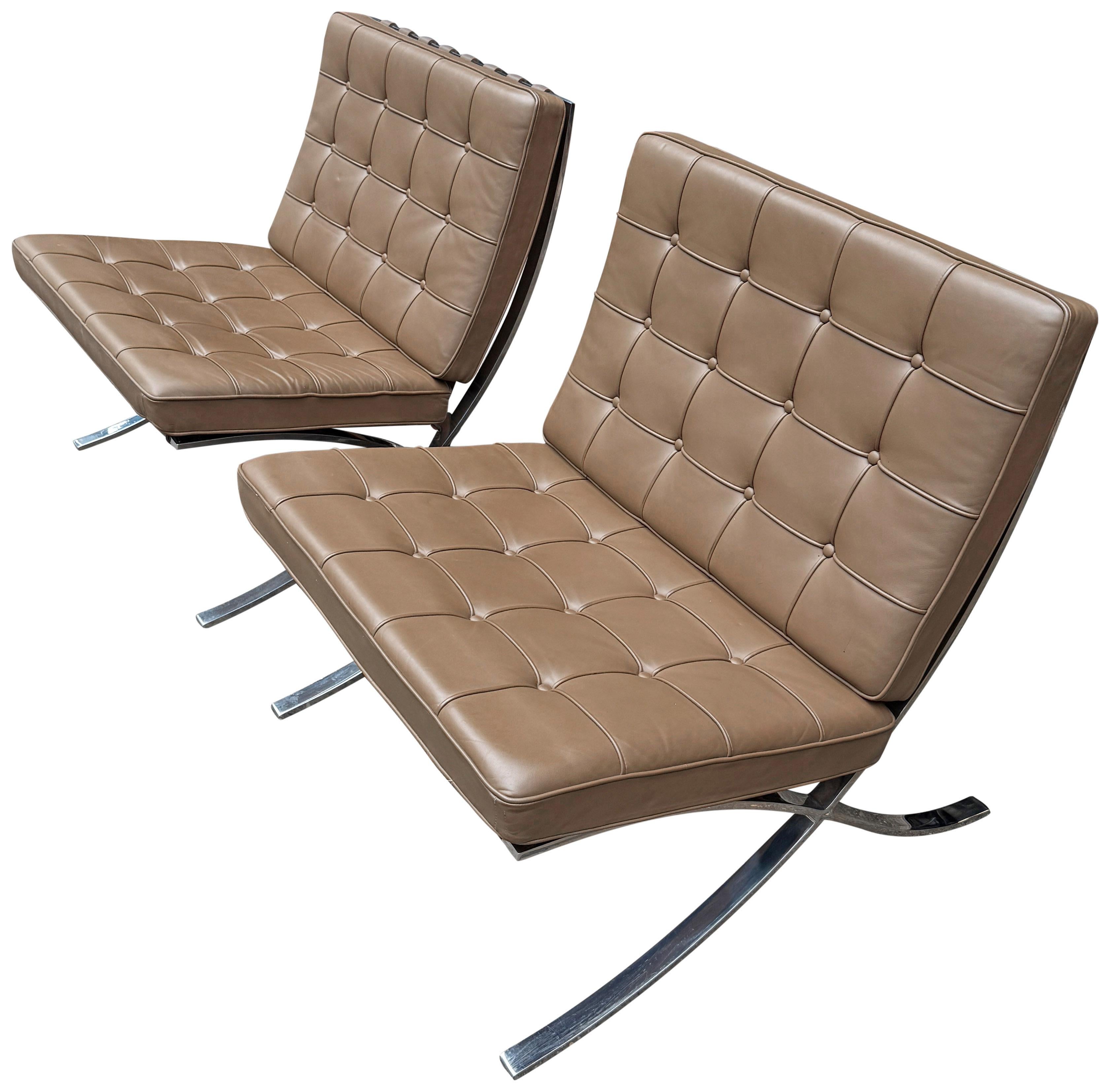Acier inoxydable Chaise Barcelona du milieu du siècle de Knoll en acier inoxydable de commande spéciale en vente