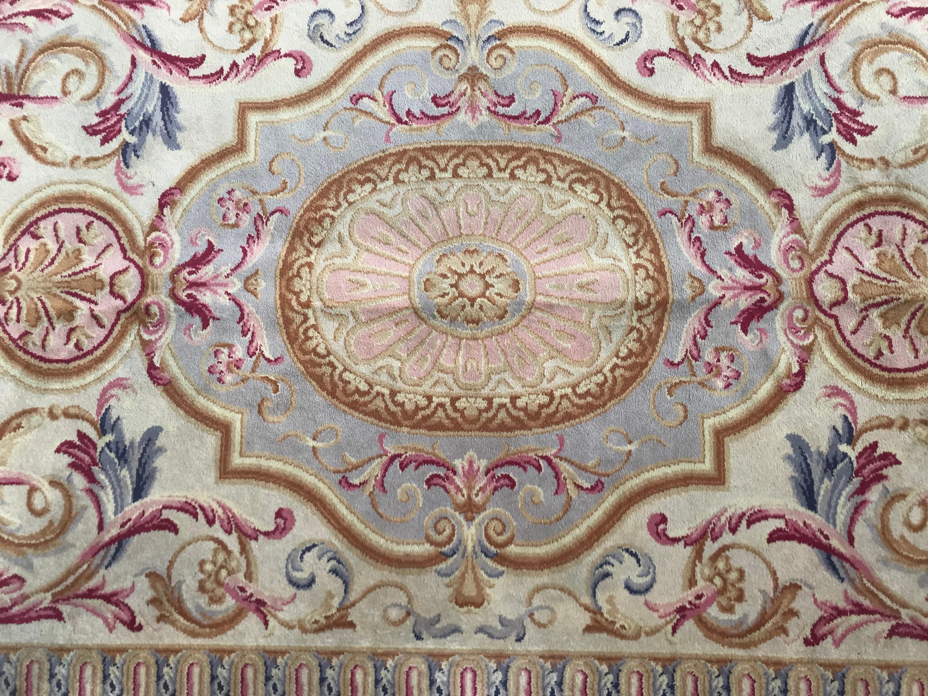 Beautiful knotted rug with a nice floral design of Louis XVI (Louis 16th) Savonnerie’s, beautiful colors with pink, blue, green and brown colors. Entirely knotted with Wool velvet on cotton foundation.