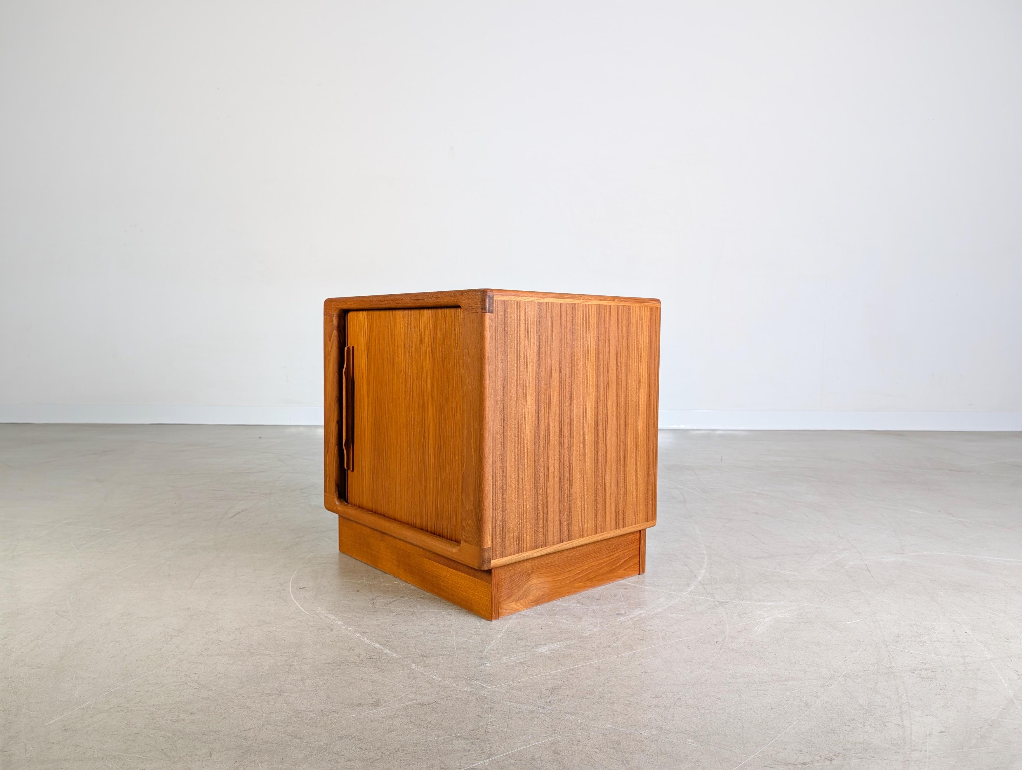Midcentury Kommode Nachttisch Beistelltisch Vintage Teak danish In Good Condition For Sale In Berlin, DE