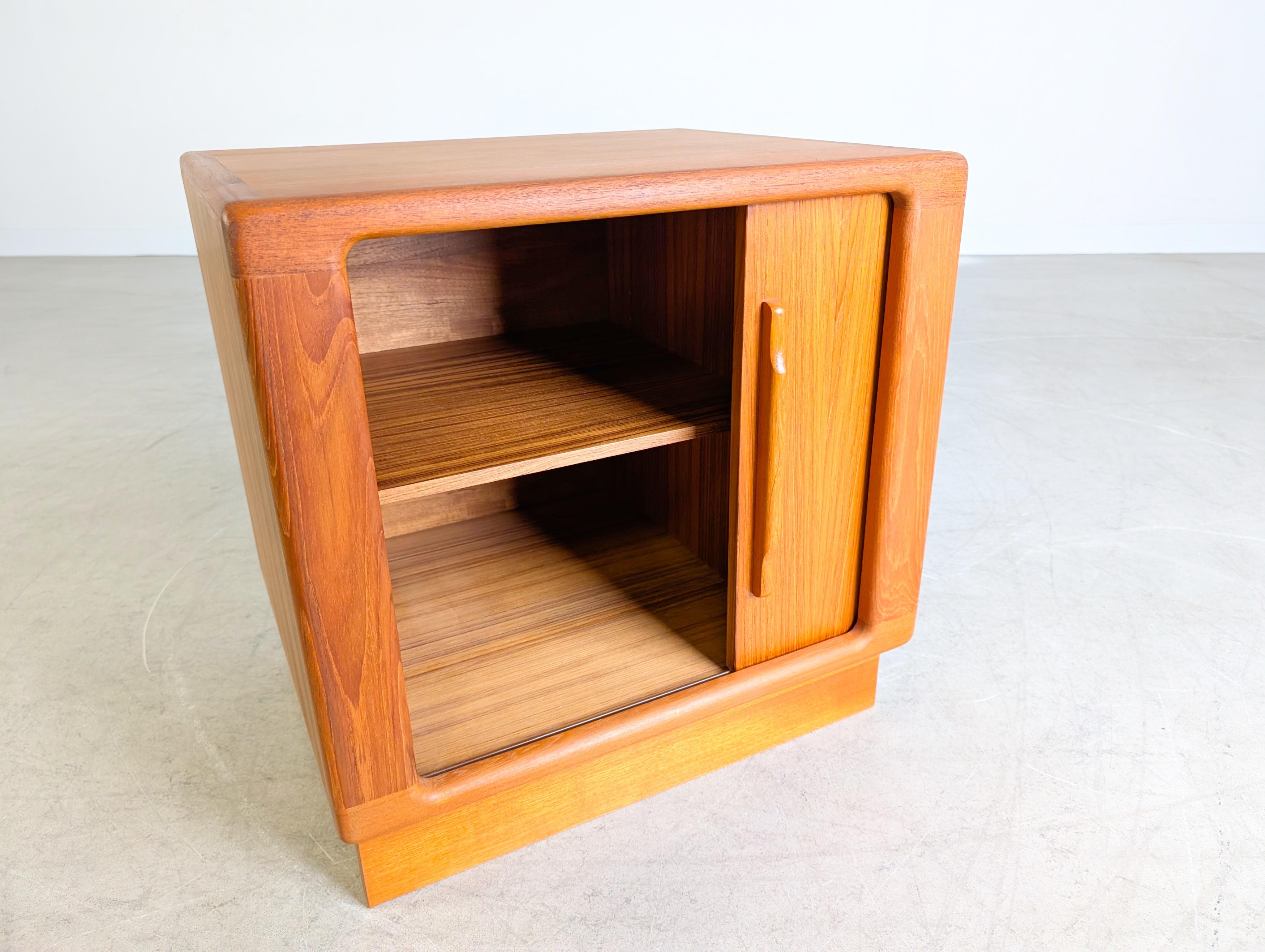 Midcentury Kommode Nachttisch Beistelltisch Vintage Teak danish For Sale 2