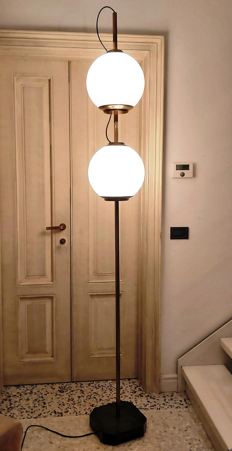 Monumental and Important rare floor lamp model Doppio Pallonr  designed by Luigi Caccia Dominioni in 1958 for Azucena, with two frosted glass white globes, sliding on a square section brass rod;
frame with two plates in polished brass and base in
