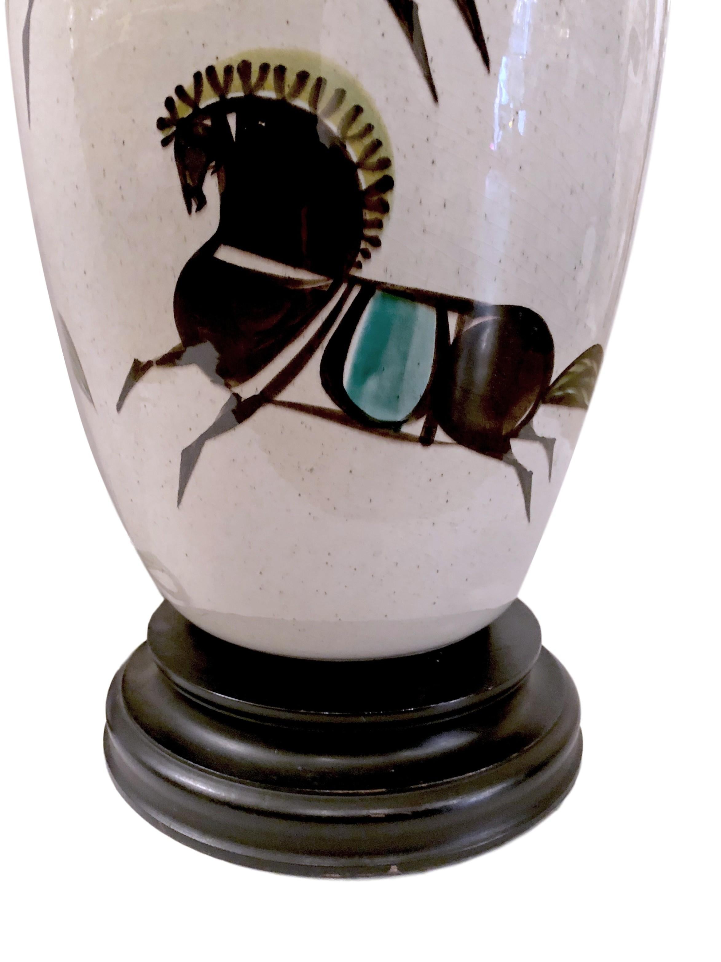italien Lampe du milieu du siècle avec chevaux peints en vente