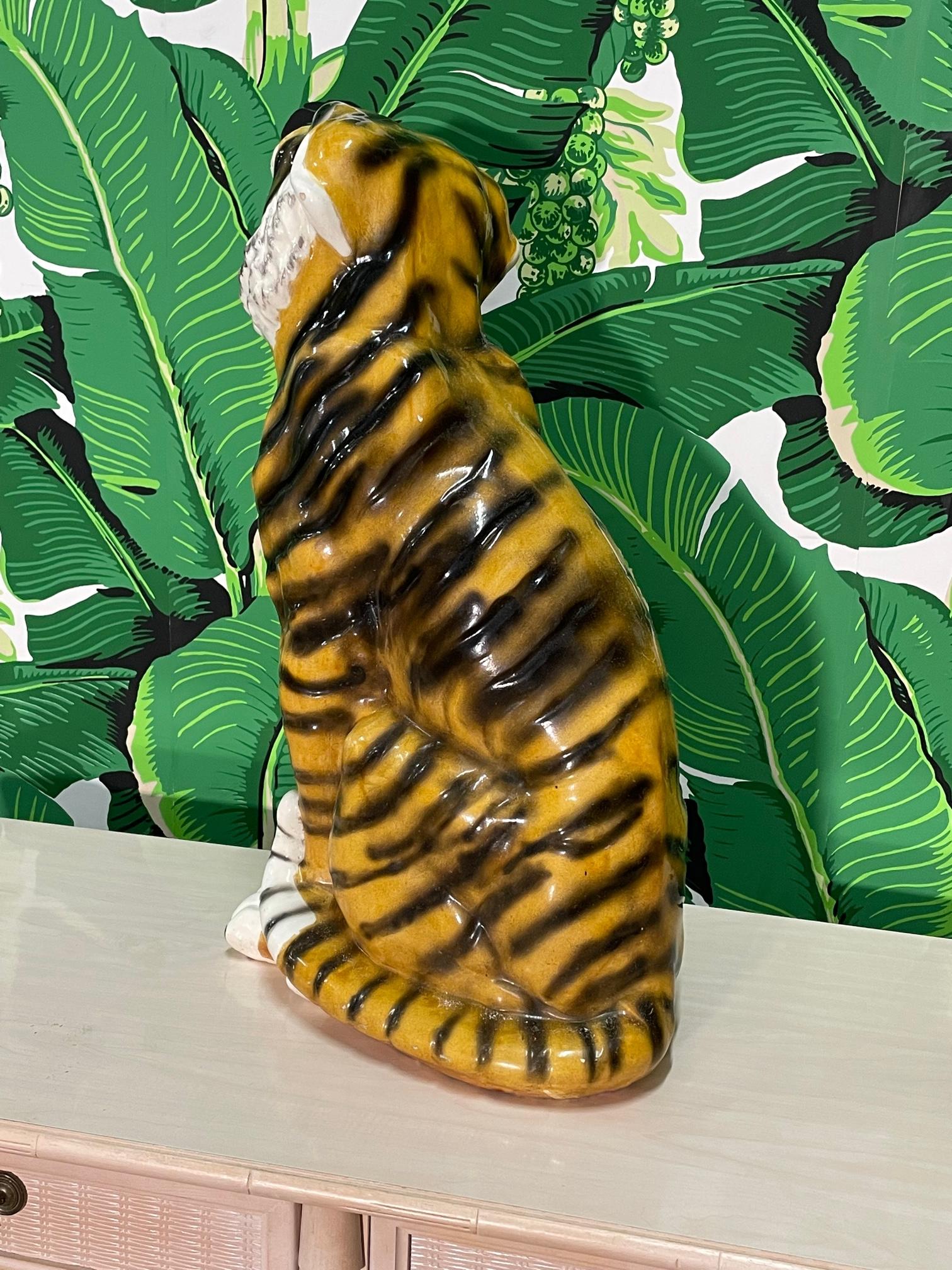 20ième siècle Grande statue de tigre en céramique émaillée du milieu du siècle dernier en vente