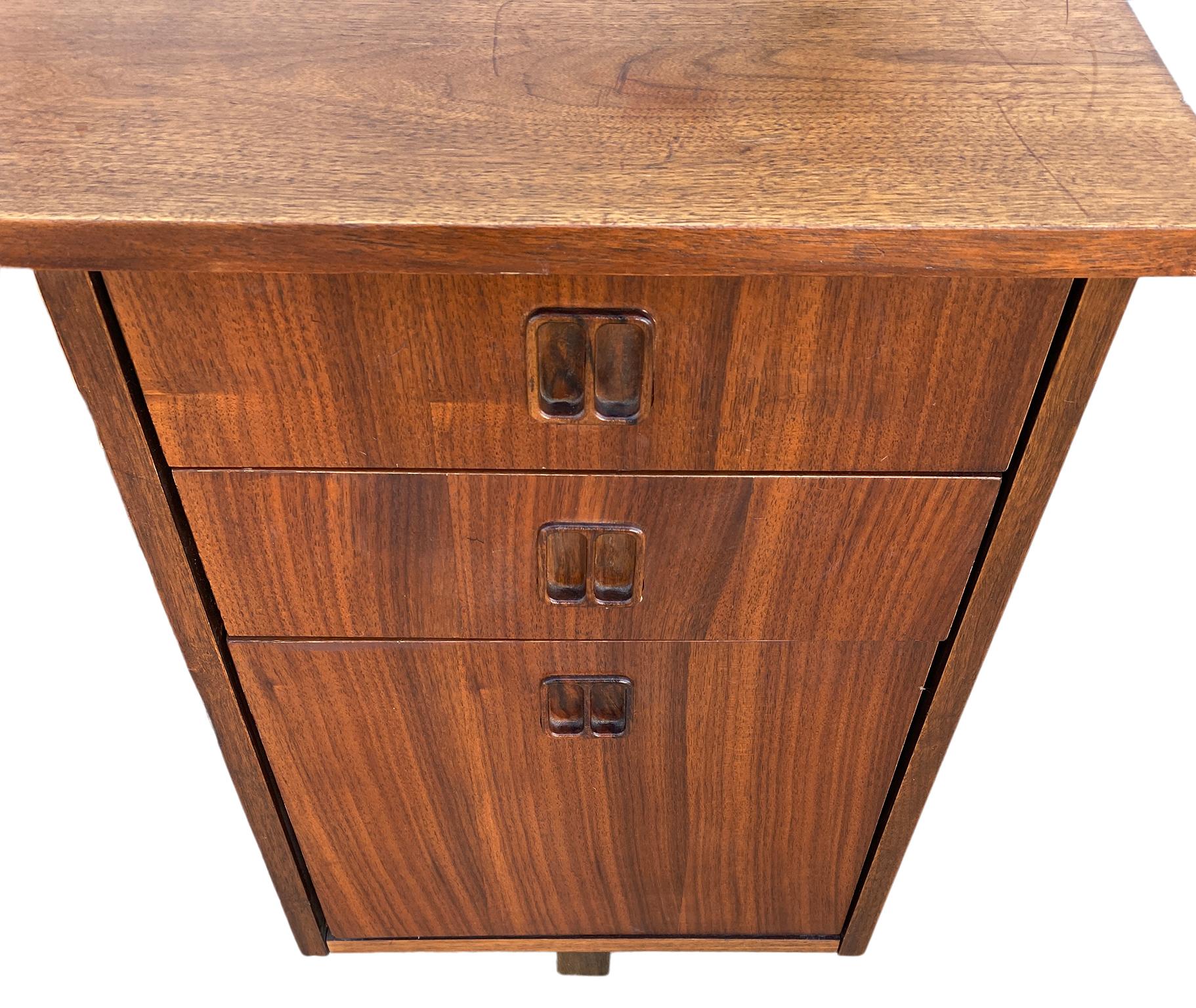 Midcentury Large Danish Modern Teak Kneehole Desk 4 Drawers 1 Cabinet 2