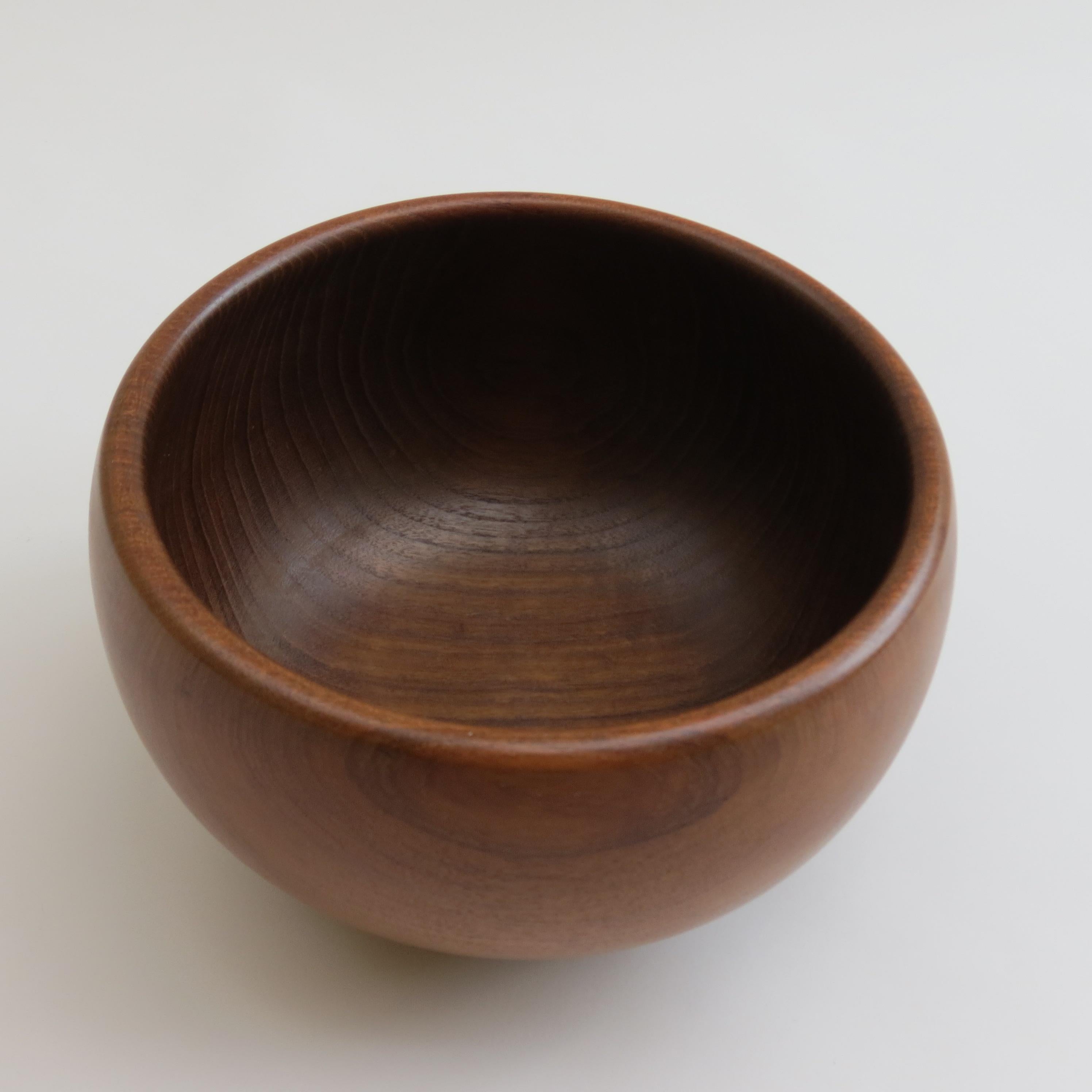 Midcentury Large Handcrafted Teak Wooden Bowl by Galatix, England, 1970s 1