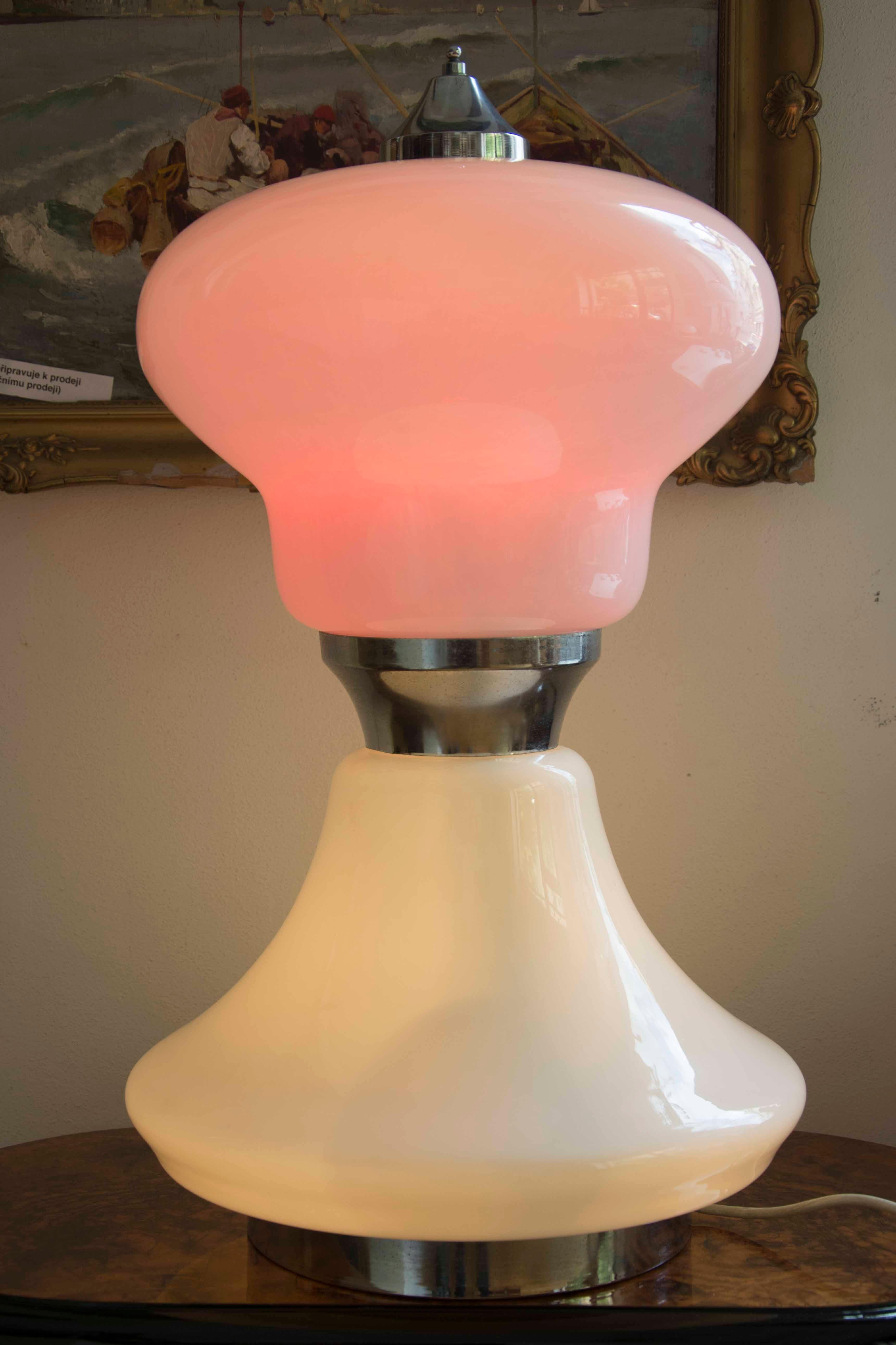 Midcentury Large Italian Milky Glass Table Lamp, 1960s For Sale 1