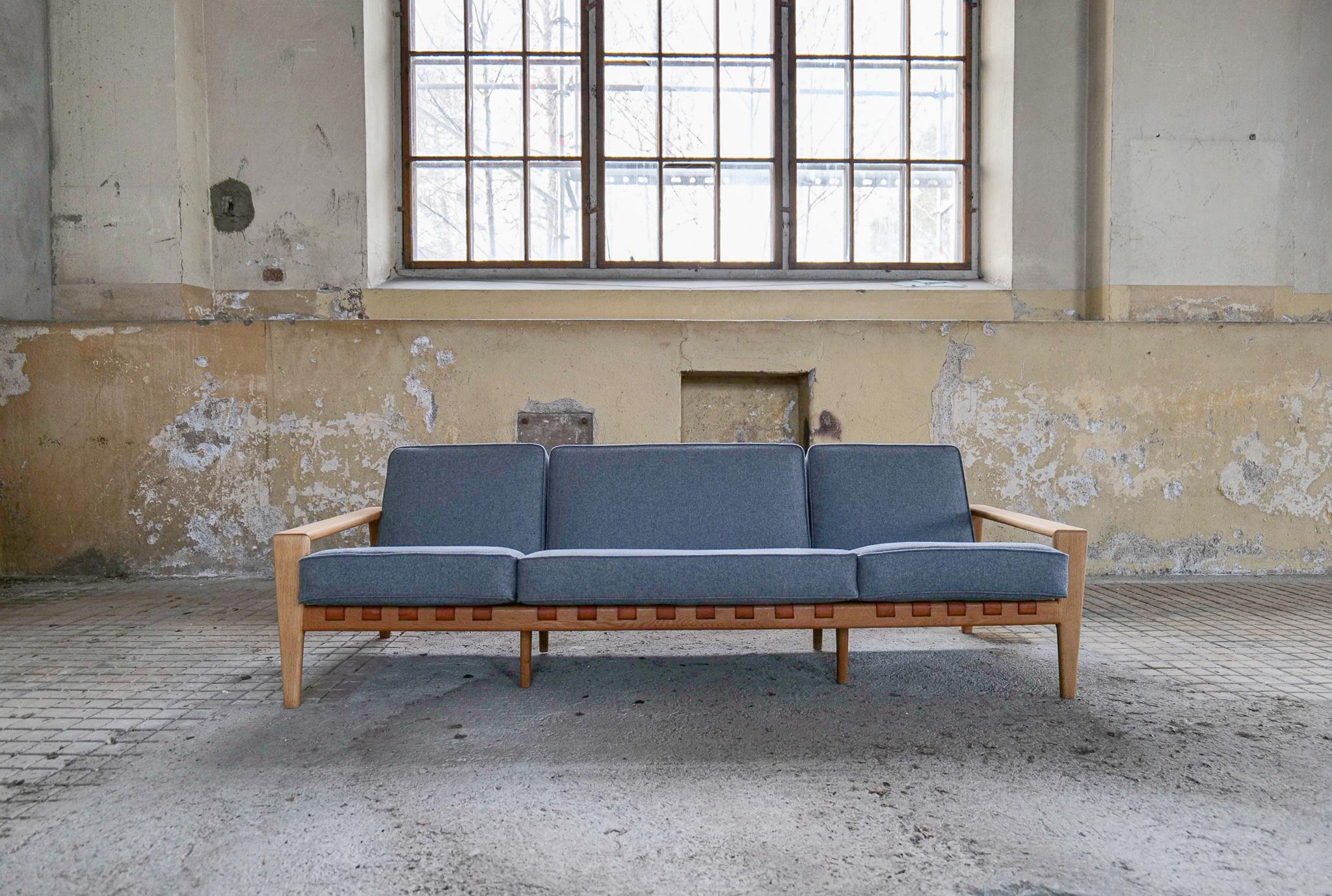 Made in the heart of Sweden at AB Hjertquist & Co, Nässjö and designed by Svante Skogh in Sweden, 1960s.
This sizeable sofa is made with an solid oak frame, together with the leather webbing the stunning and unique look is a fact. This one with all