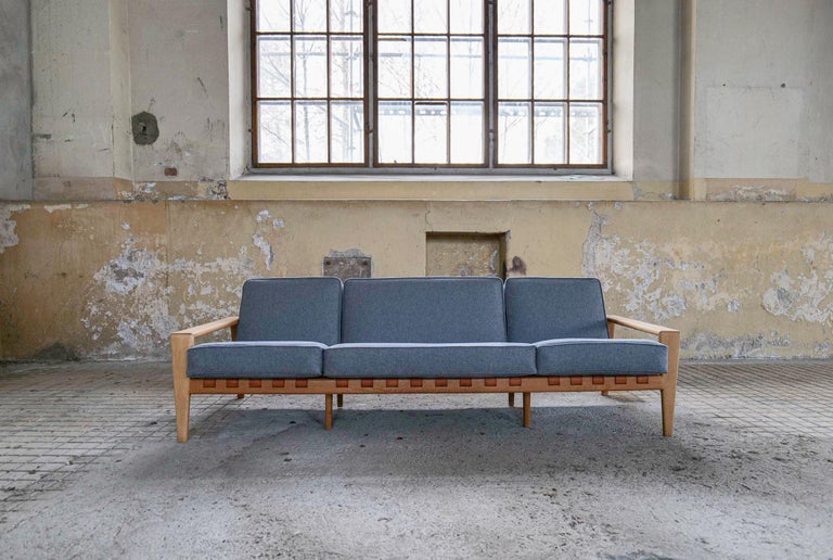 Made in the heart of Sweden at AB Hjertquist & Co, Nässjö and designed by Svante Skogh in Sweden, 1960s.
This sizeable sofa is made with an solid oak frame, together with the leather webbing the stunning and unique look is a fact. This one with all