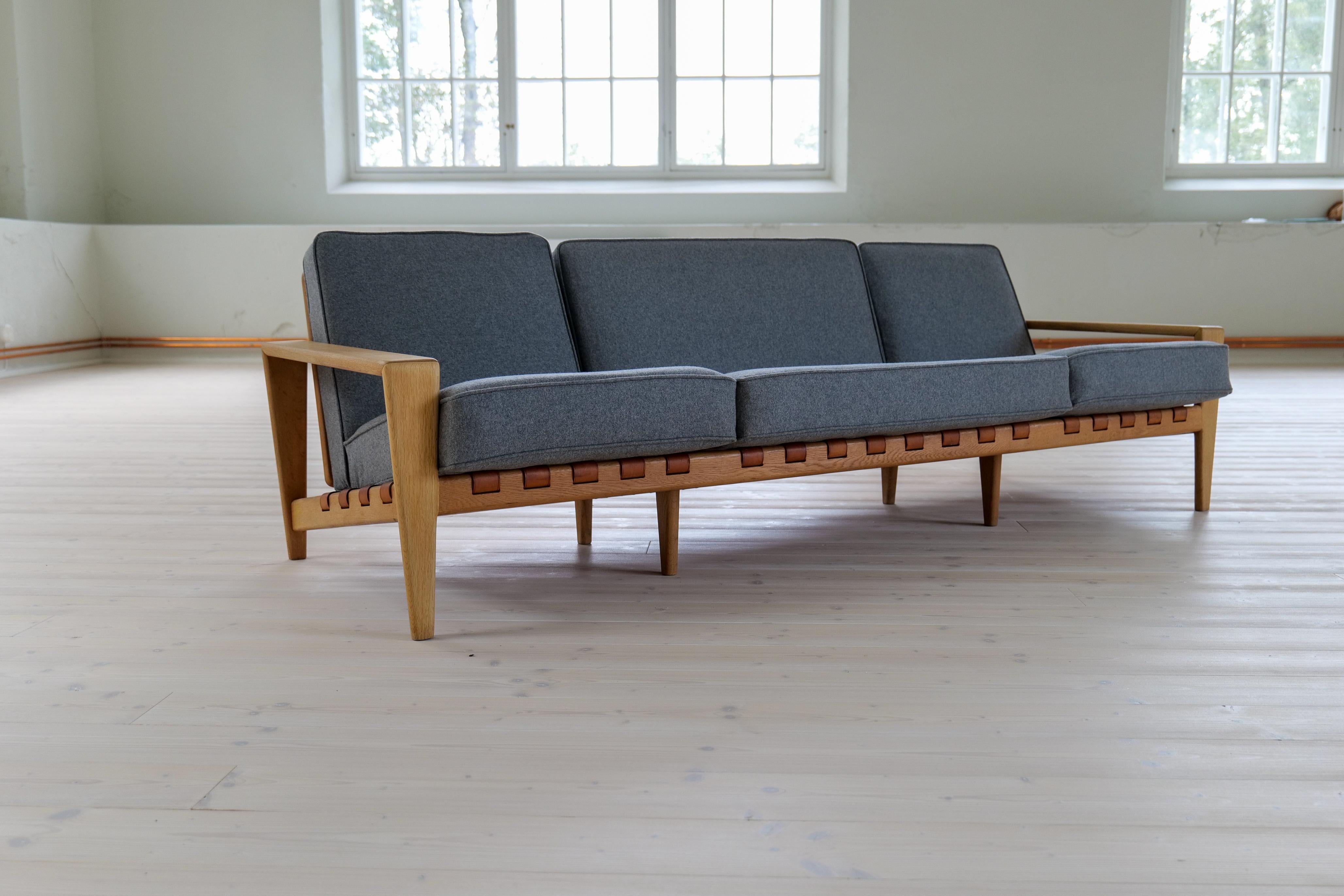 Made in the heart of Sweden at AB Hjertquist & Co, Nässjö and designed by Svante Skogh in Sweden, 1960s.
This sizeable sofa is made with an solid oak frame, together with the leather webbing the stunning and unique look is a fact. This one with all