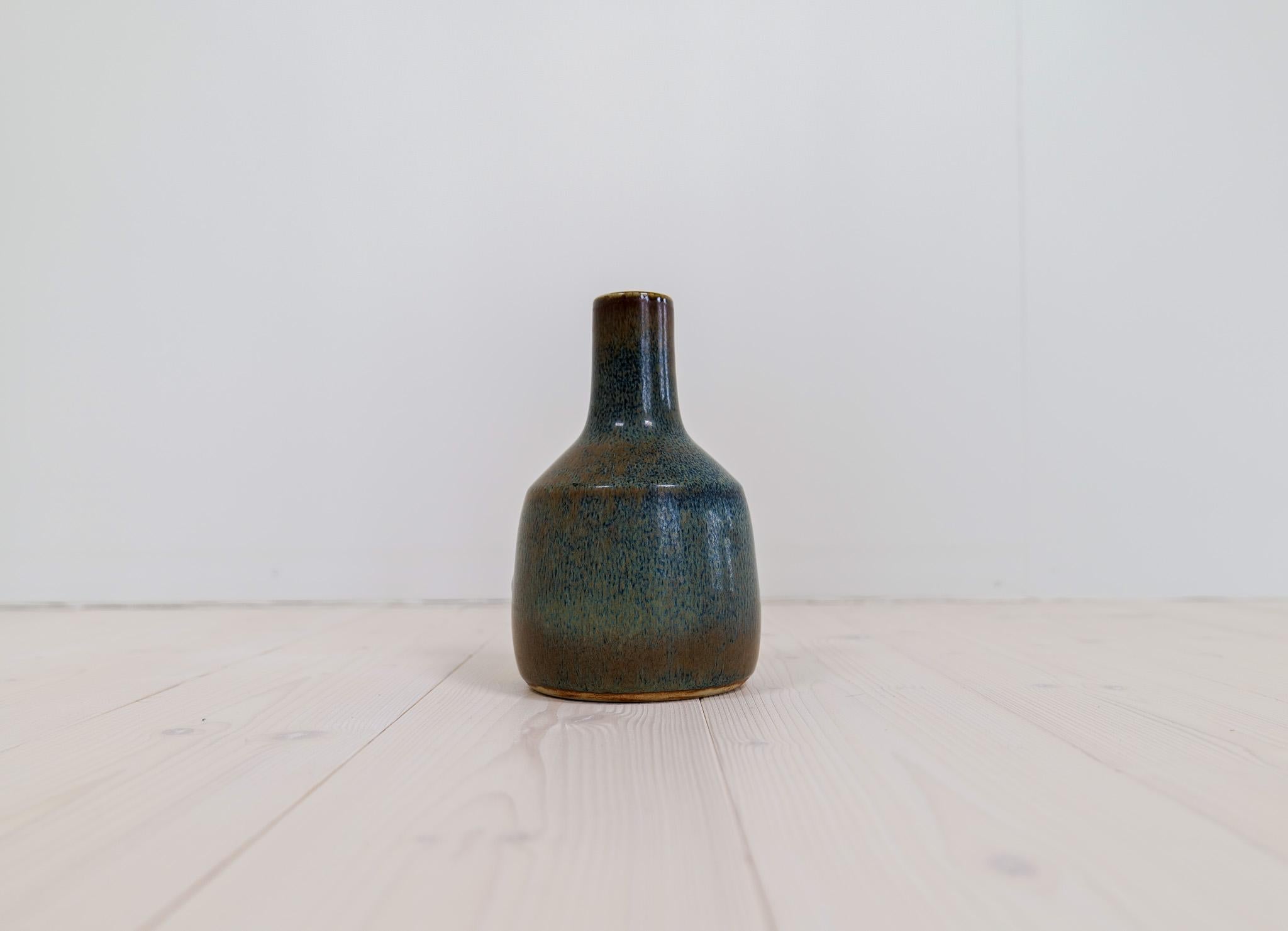 A good-looking large studio vase from Rörstrand and maker/designer Carl Harry Stålhane. Made in Sweden in the midcentury. Beautiful, glazed vases in good condition. Sculptured in true Scandinavian design with that stunning glaze. 

Good vintage