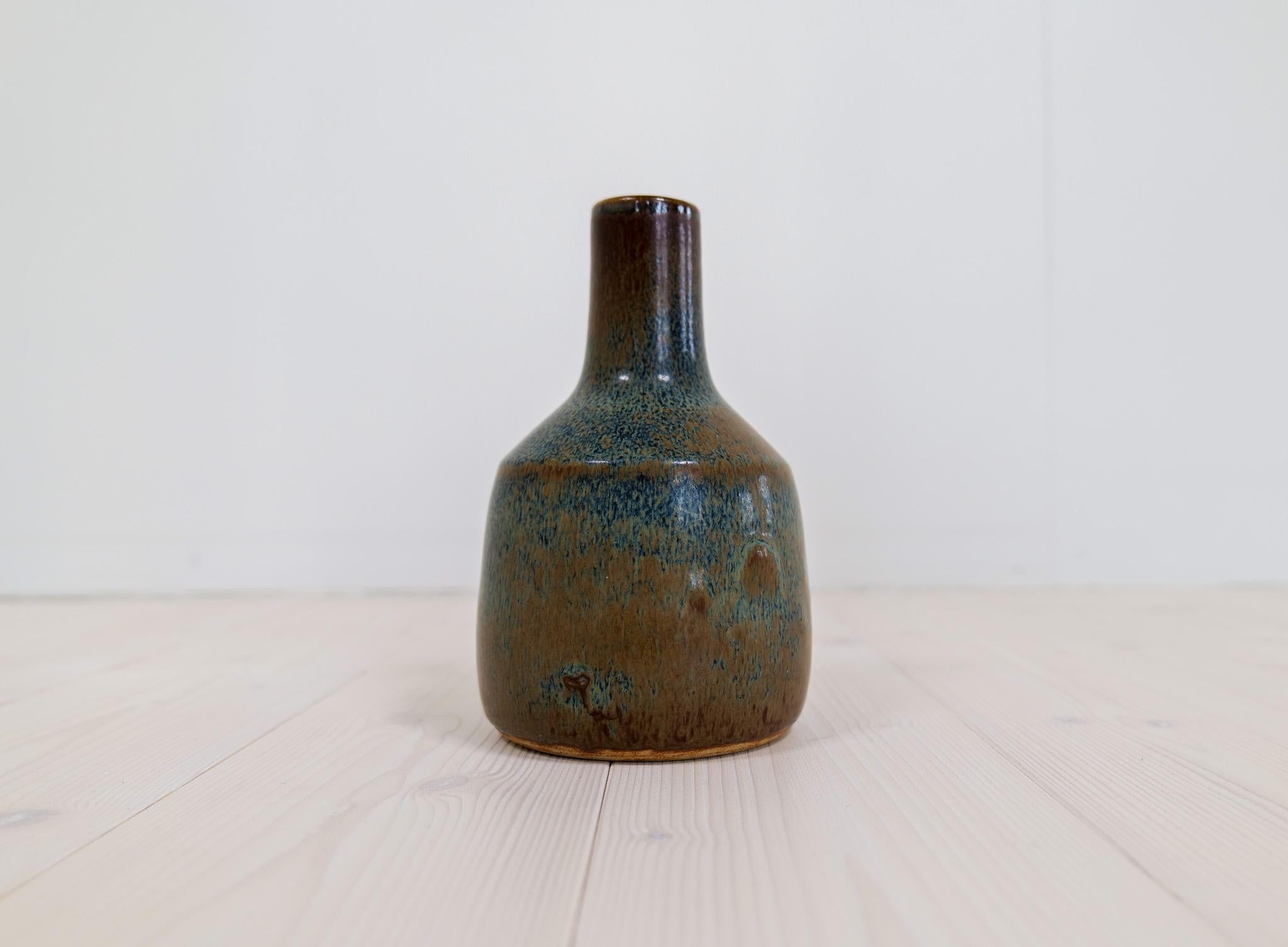 Metà XX secolo Vaso in ceramica Studio A di grandi dimensioni del Medioevo Rörstrand Carl-Harry Stålhane, Svezia